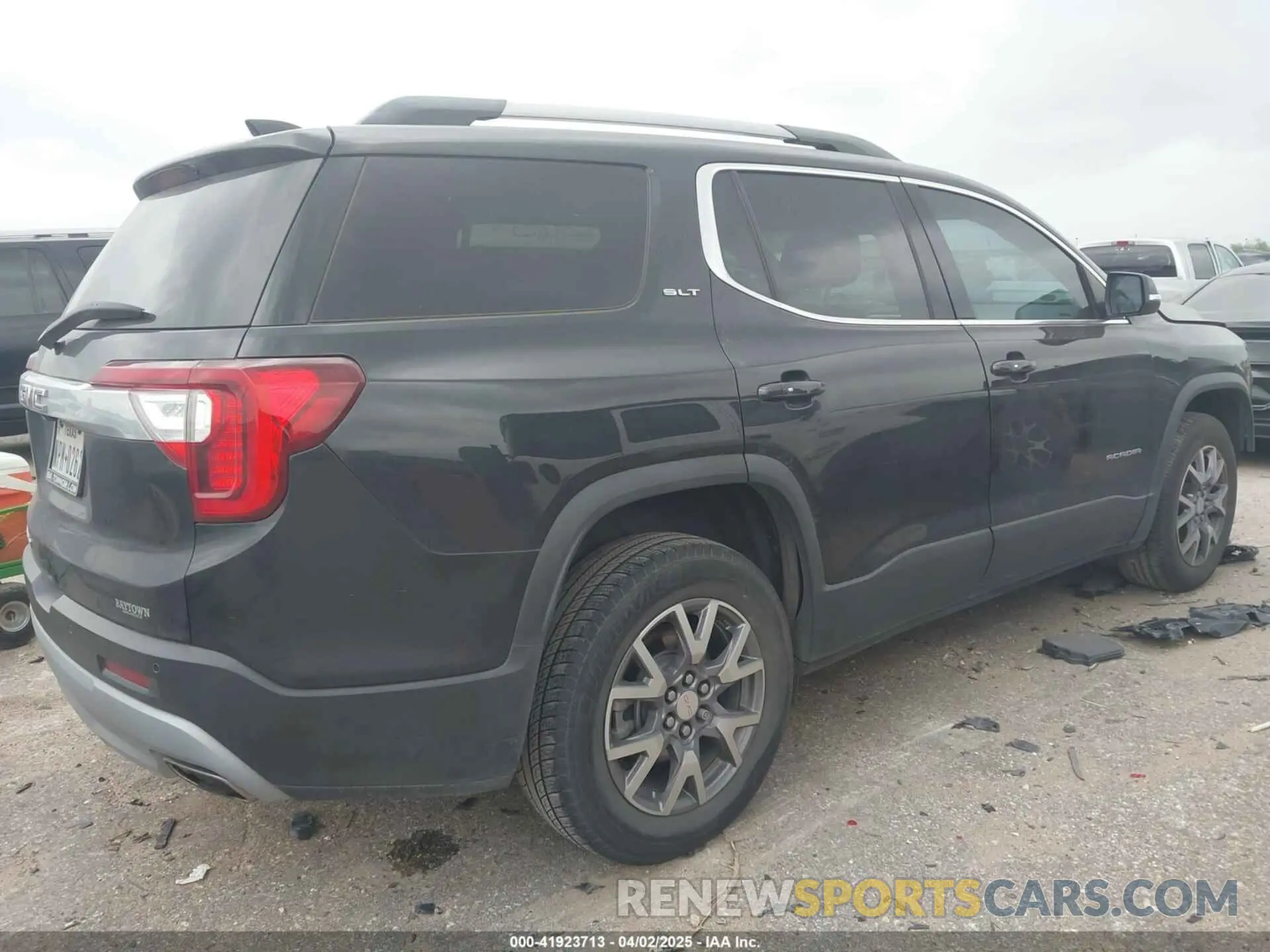 4 Photograph of a damaged car 1GKKNMLS7LZ192276 GMC ACADIA 2020