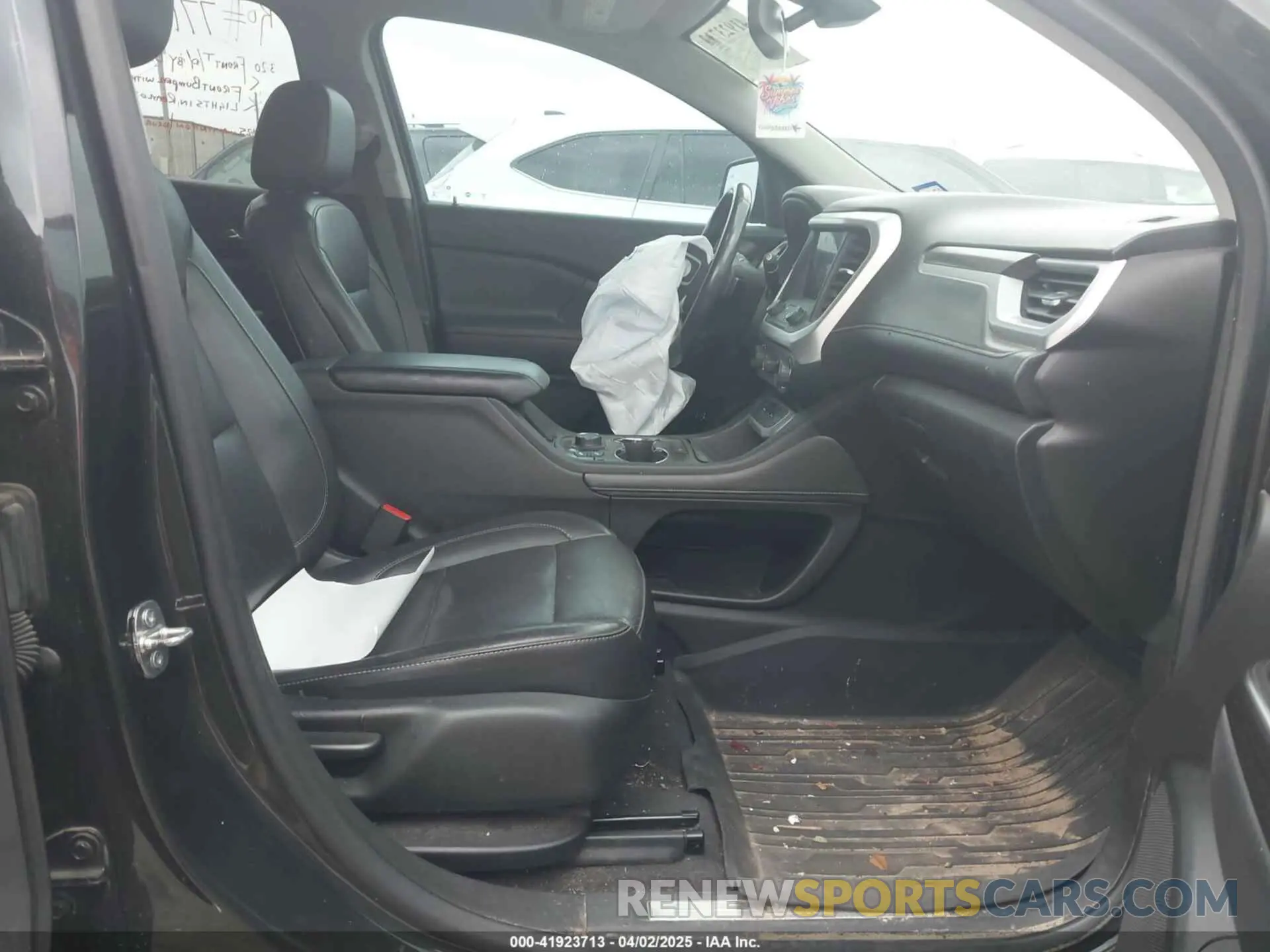 5 Photograph of a damaged car 1GKKNMLS7LZ192276 GMC ACADIA 2020
