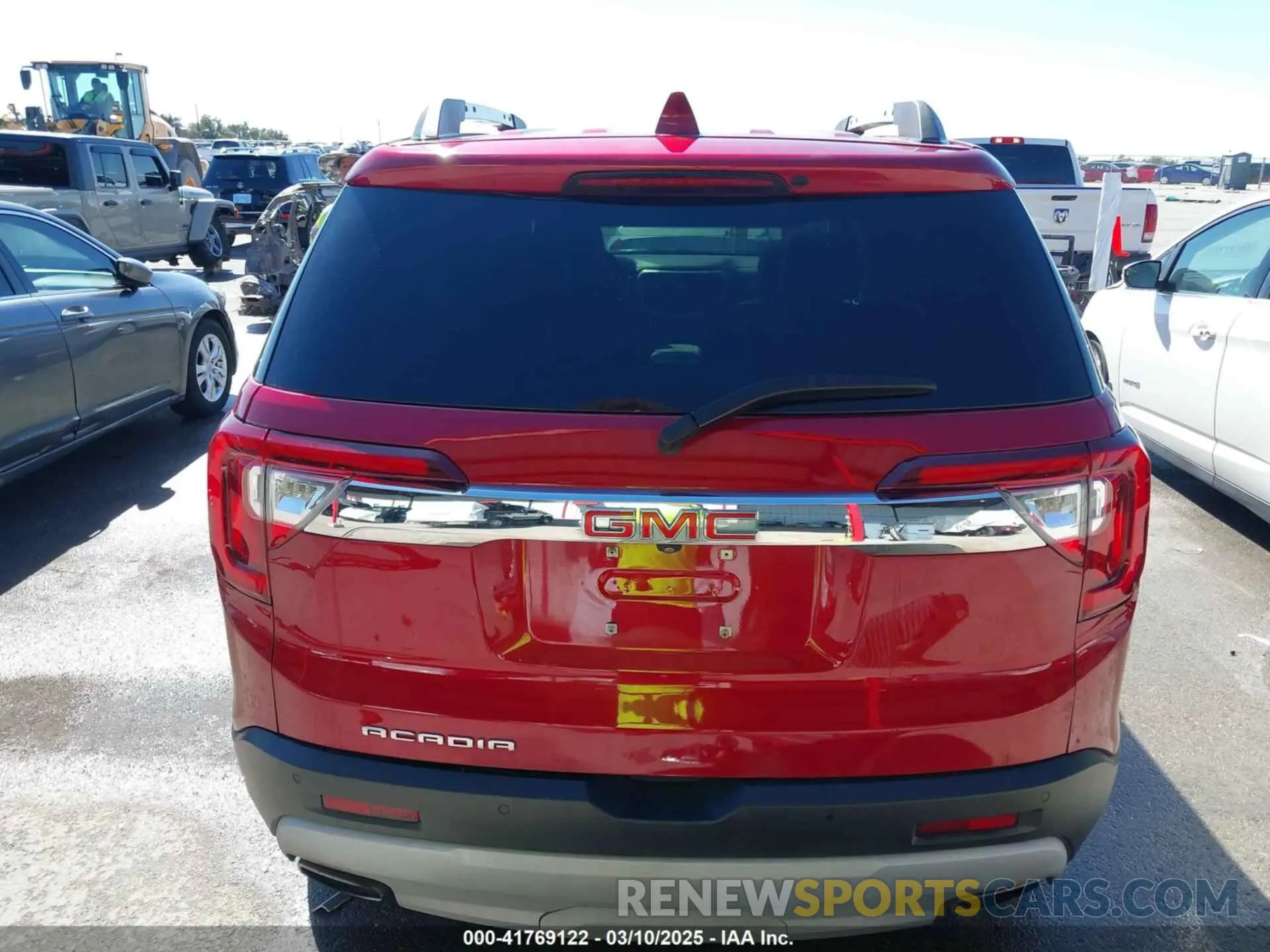 17 Photograph of a damaged car 1GKKNMLS7LZ209156 GMC ACADIA 2020