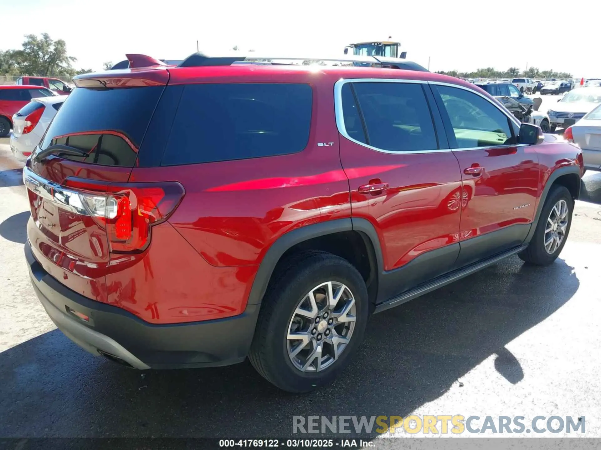 4 Photograph of a damaged car 1GKKNMLS7LZ209156 GMC ACADIA 2020