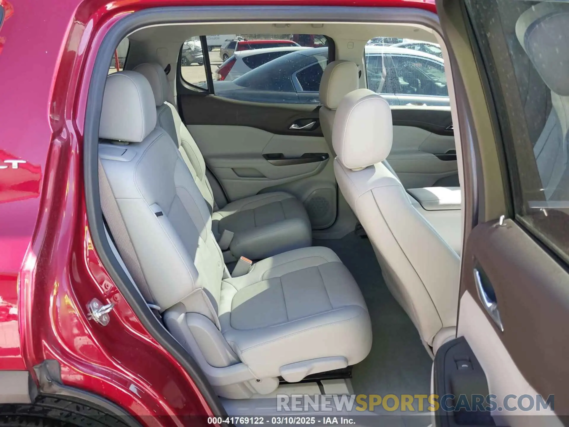 8 Photograph of a damaged car 1GKKNMLS7LZ209156 GMC ACADIA 2020