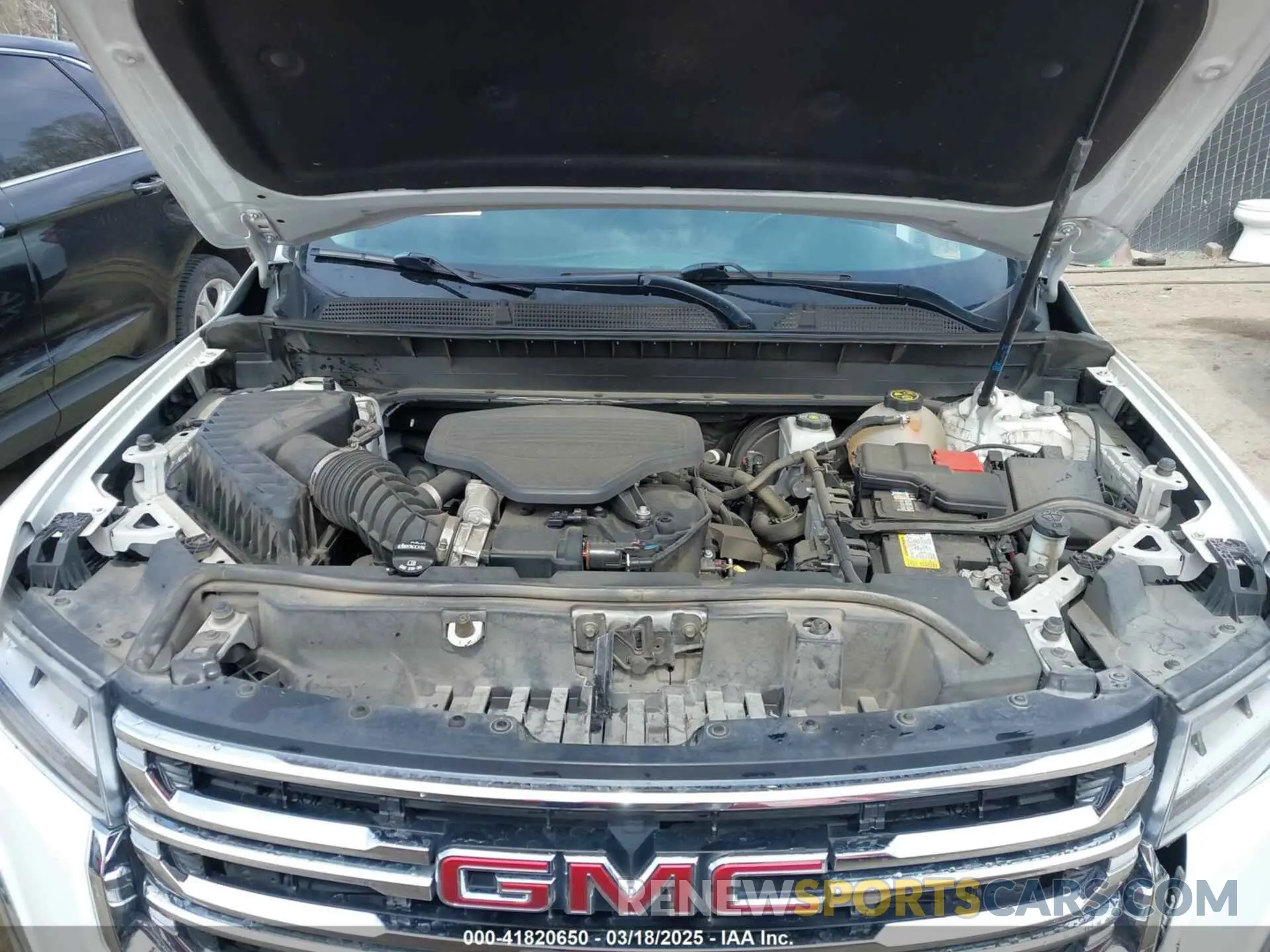 10 Photograph of a damaged car 1GKKNMLS8LZ172019 GMC ACADIA 2020