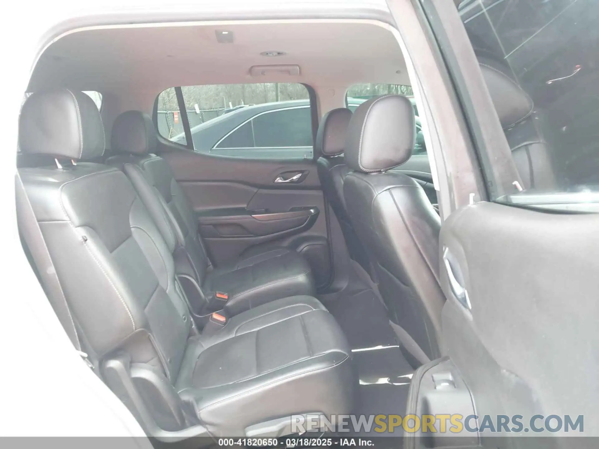 8 Photograph of a damaged car 1GKKNMLS8LZ172019 GMC ACADIA 2020