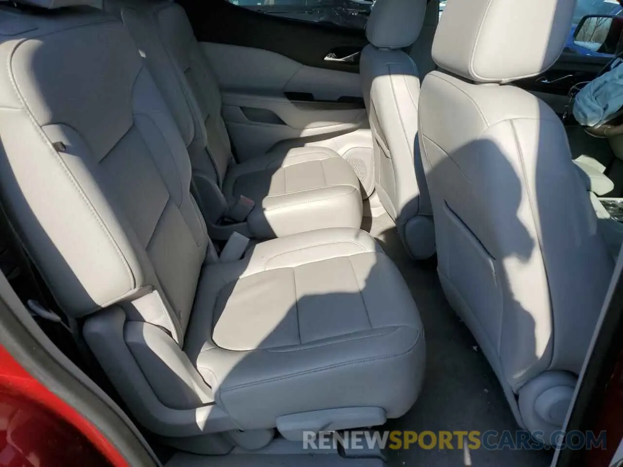 12 Photograph of a damaged car 1GKKNMLS8LZ177530 GMC ACADIA 2020