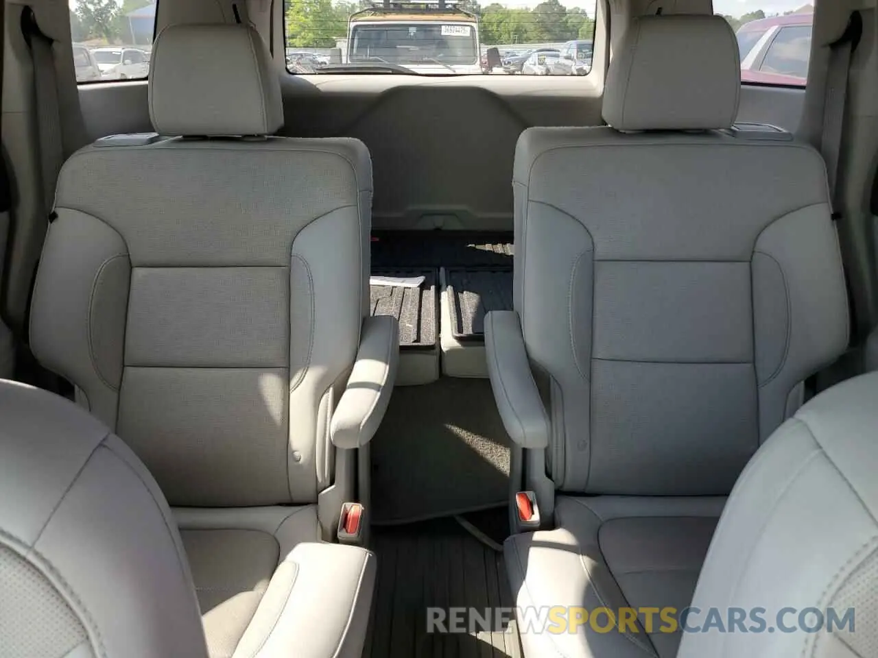 10 Photograph of a damaged car 1GKKNMLS8LZ230923 GMC ACADIA 2020