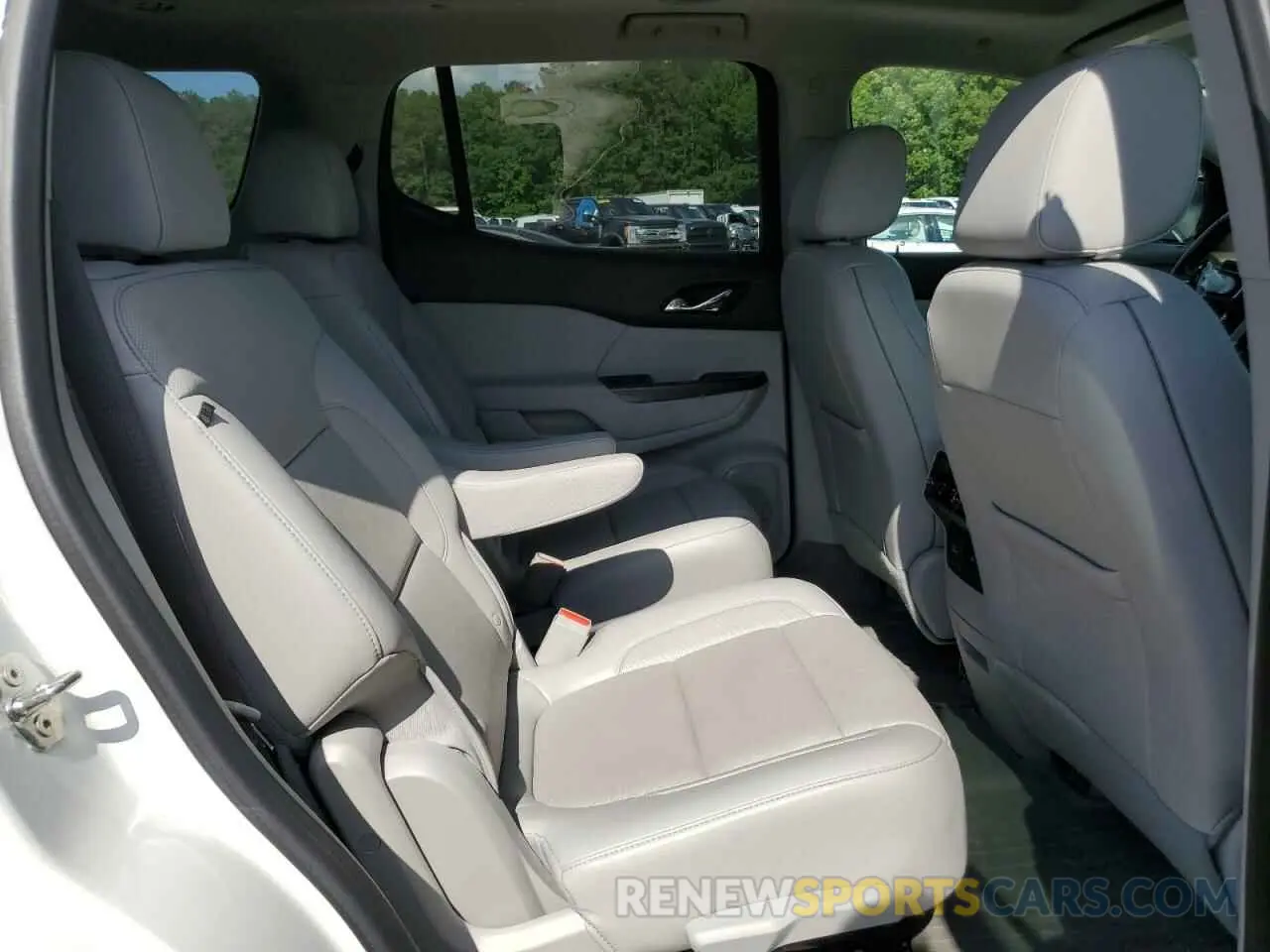 11 Photograph of a damaged car 1GKKNMLS8LZ230923 GMC ACADIA 2020