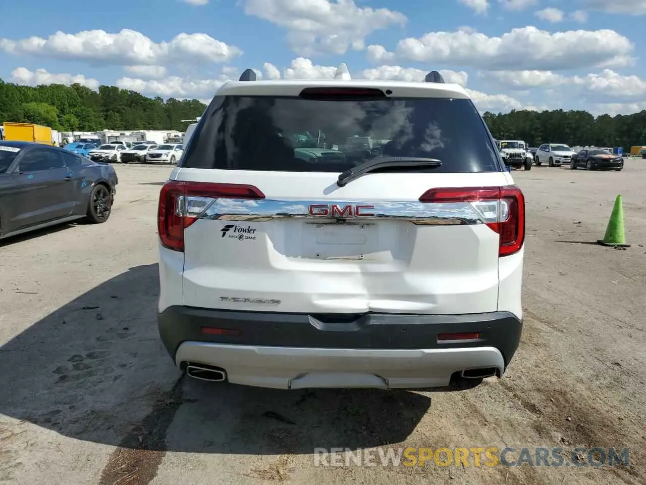 6 Photograph of a damaged car 1GKKNMLS8LZ230923 GMC ACADIA 2020