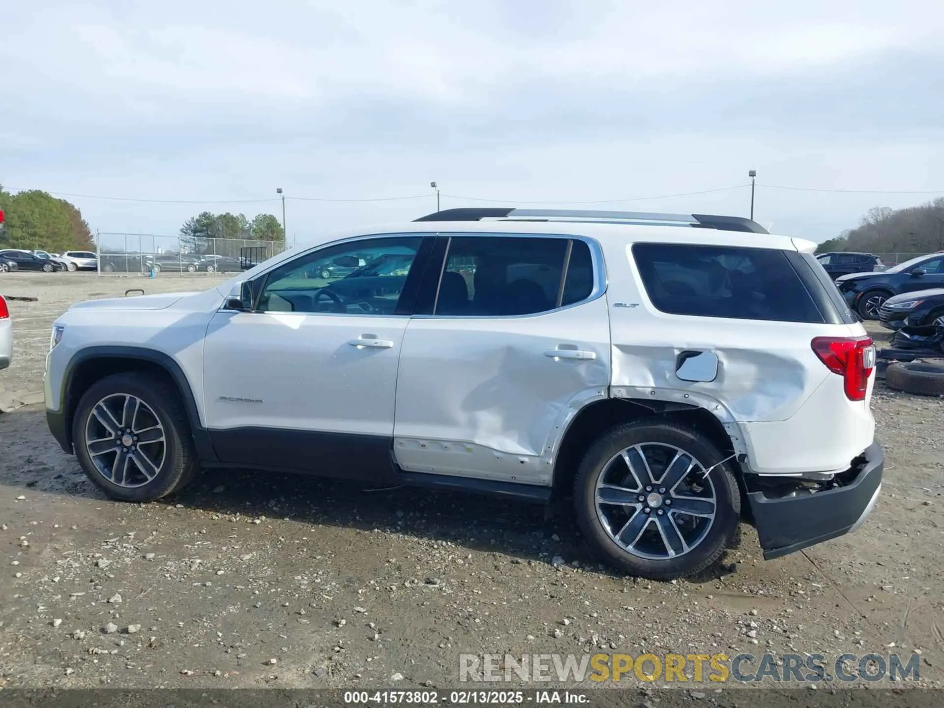 13 Photograph of a damaged car 1GKKNMLSXLZ139314 GMC ACADIA 2020