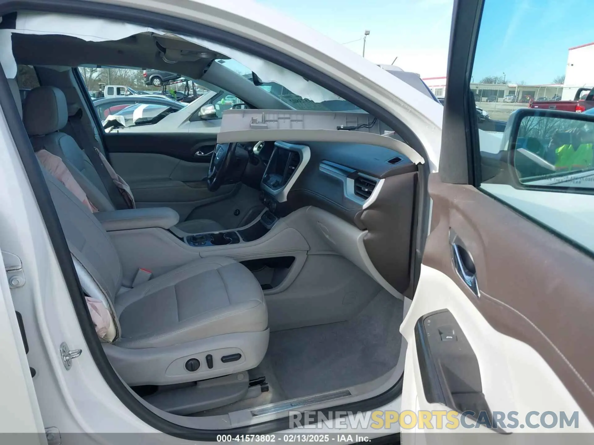 5 Photograph of a damaged car 1GKKNMLSXLZ139314 GMC ACADIA 2020