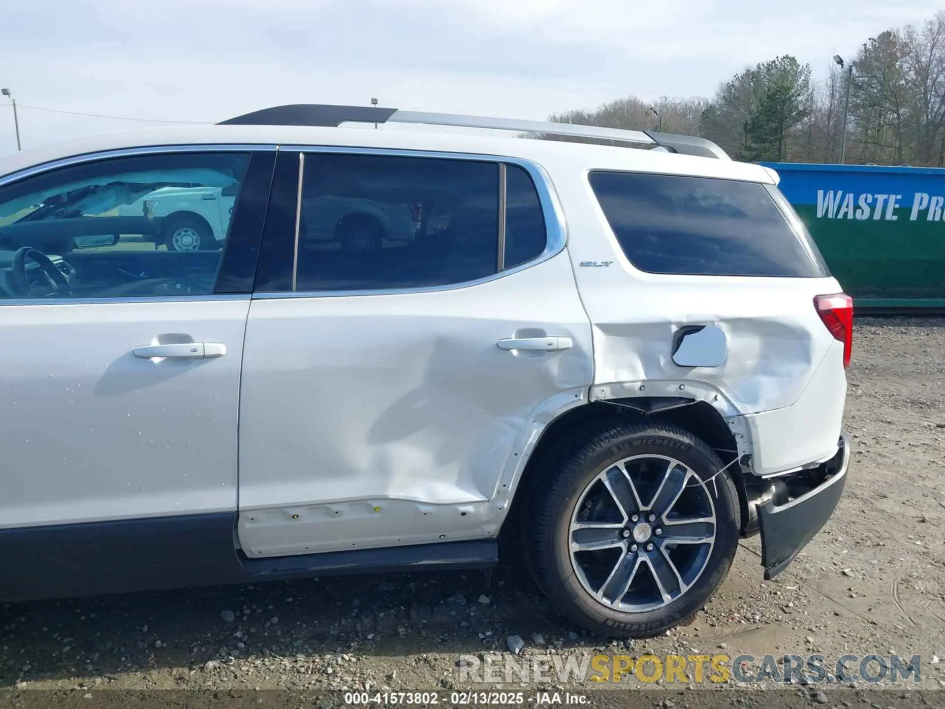 6 Photograph of a damaged car 1GKKNMLSXLZ139314 GMC ACADIA 2020