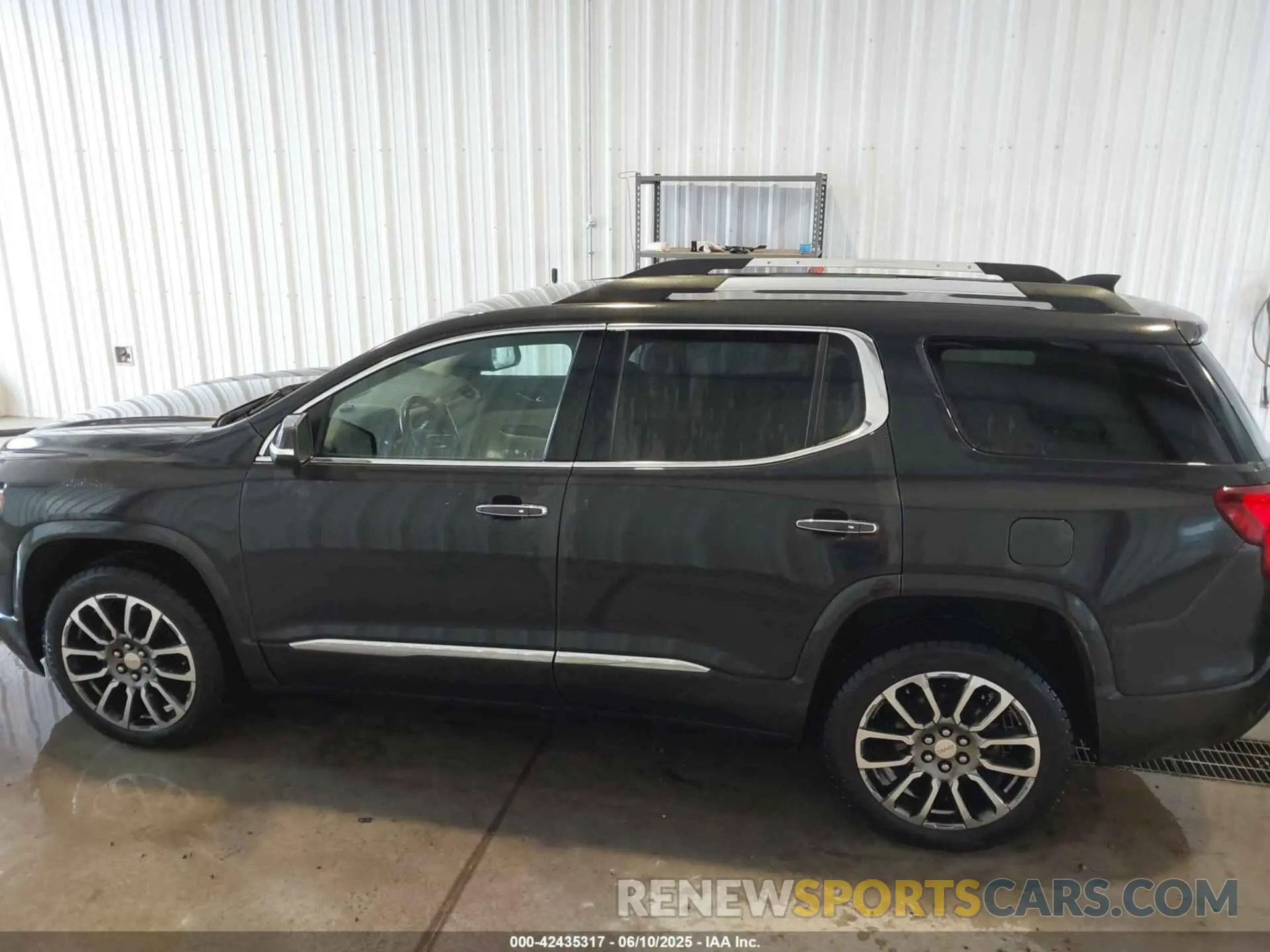 14 Photograph of a damaged car 1GKKNPLS3LZ110433 GMC ACADIA 2020
