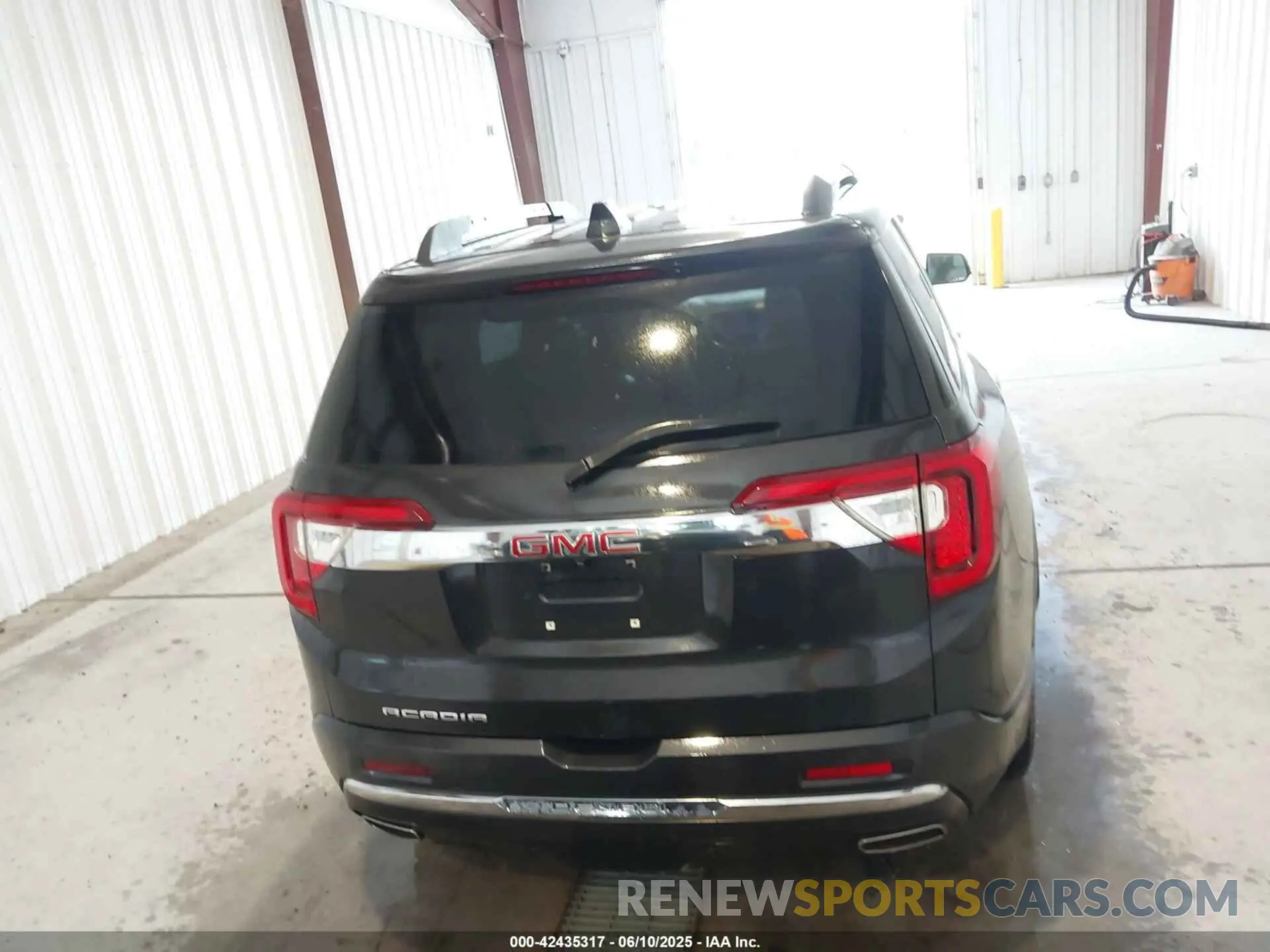 16 Photograph of a damaged car 1GKKNPLS3LZ110433 GMC ACADIA 2020