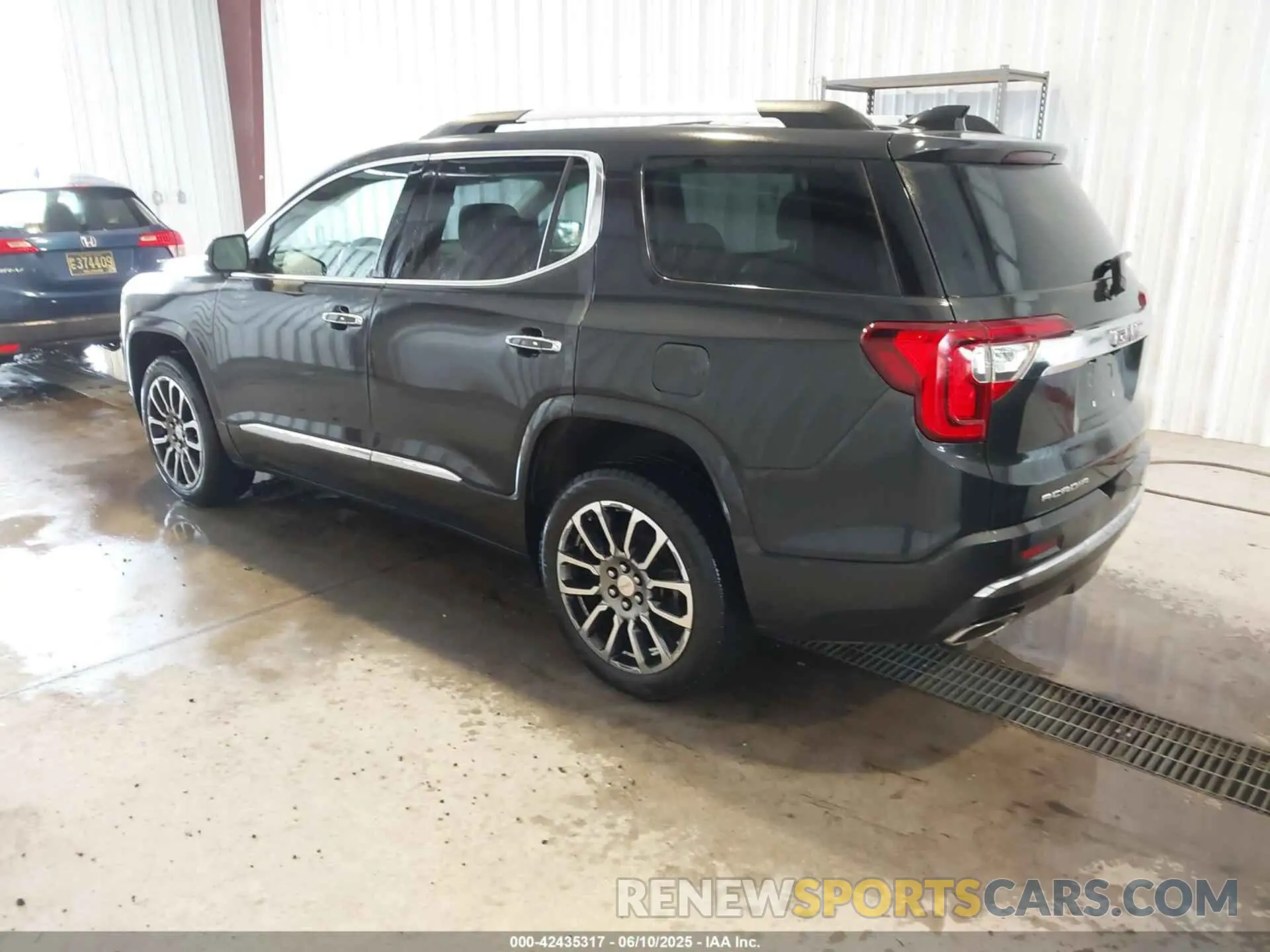 3 Photograph of a damaged car 1GKKNPLS3LZ110433 GMC ACADIA 2020