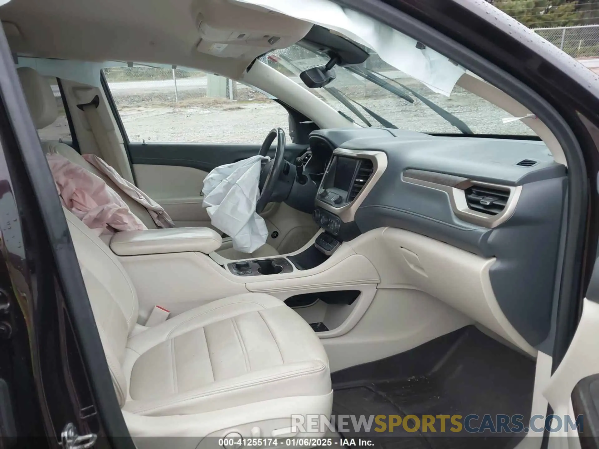 5 Photograph of a damaged car 1GKKNPLS4LZ235005 GMC ACADIA 2020