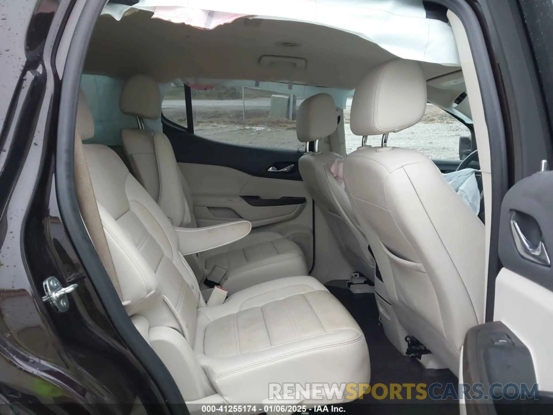 8 Photograph of a damaged car 1GKKNPLS4LZ235005 GMC ACADIA 2020