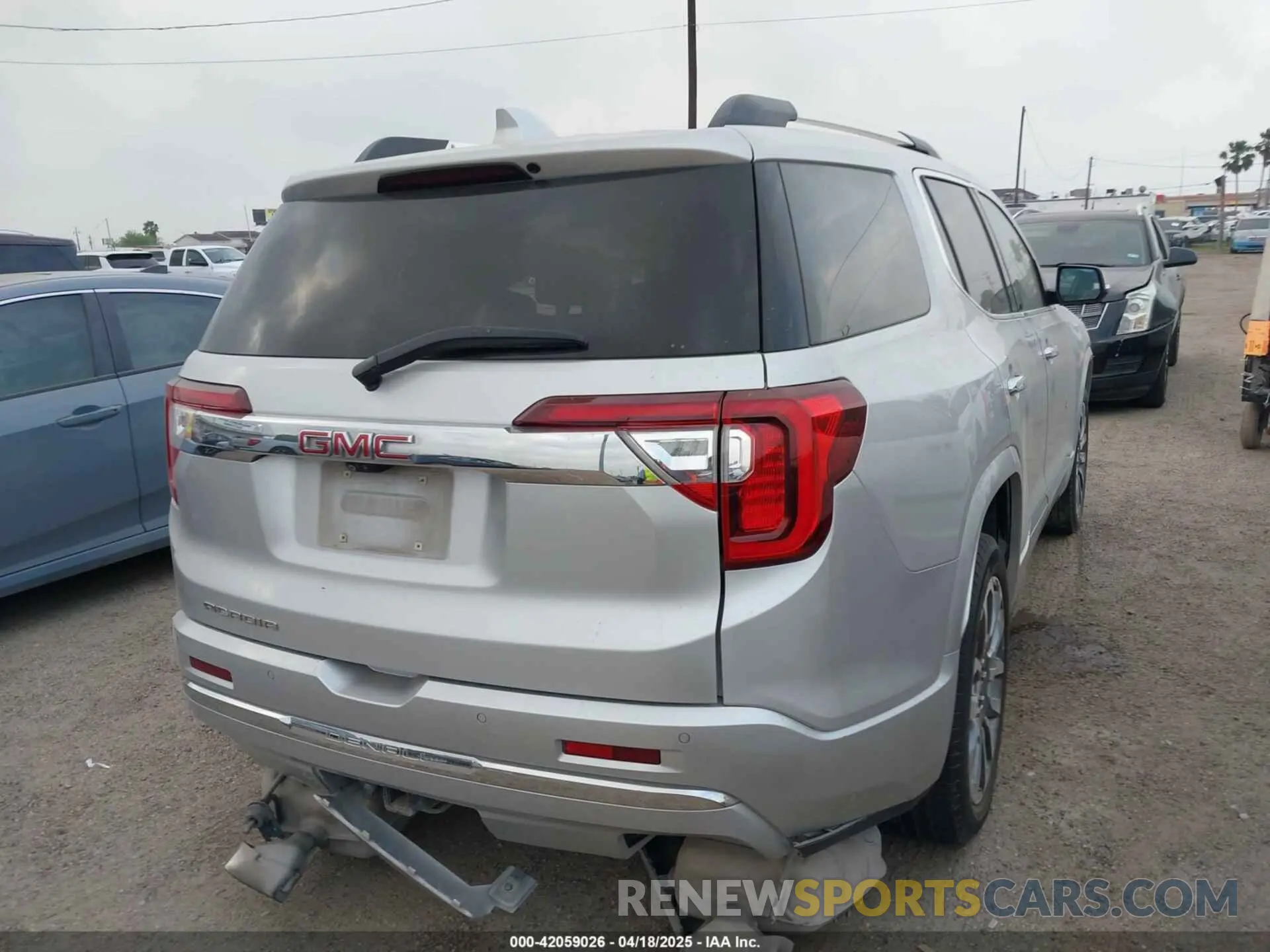 4 Photograph of a damaged car 1GKKNPLSXLZ194329 GMC ACADIA 2020