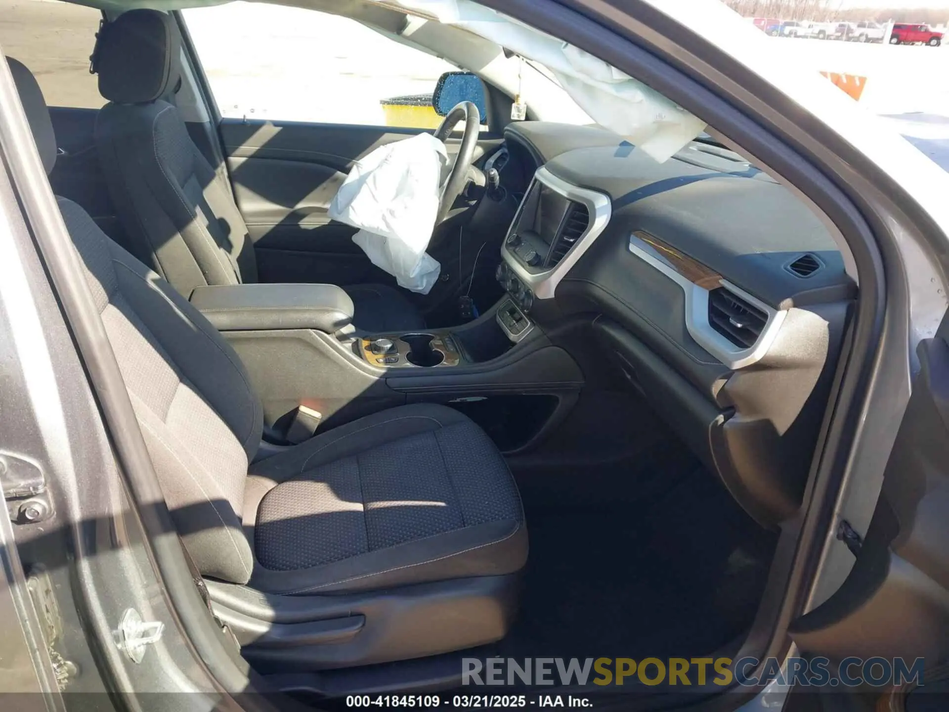 5 Photograph of a damaged car 1GKKNRL4XLZ183327 GMC ACADIA 2020