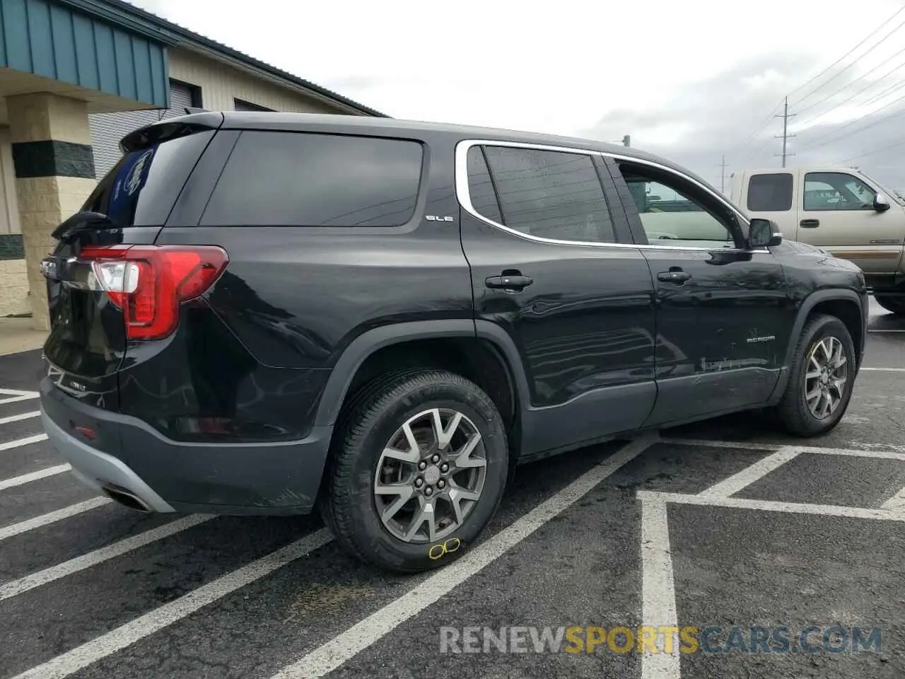 3 Photograph of a damaged car 1GKKNRLS0LZ188700 GMC ACADIA 2020