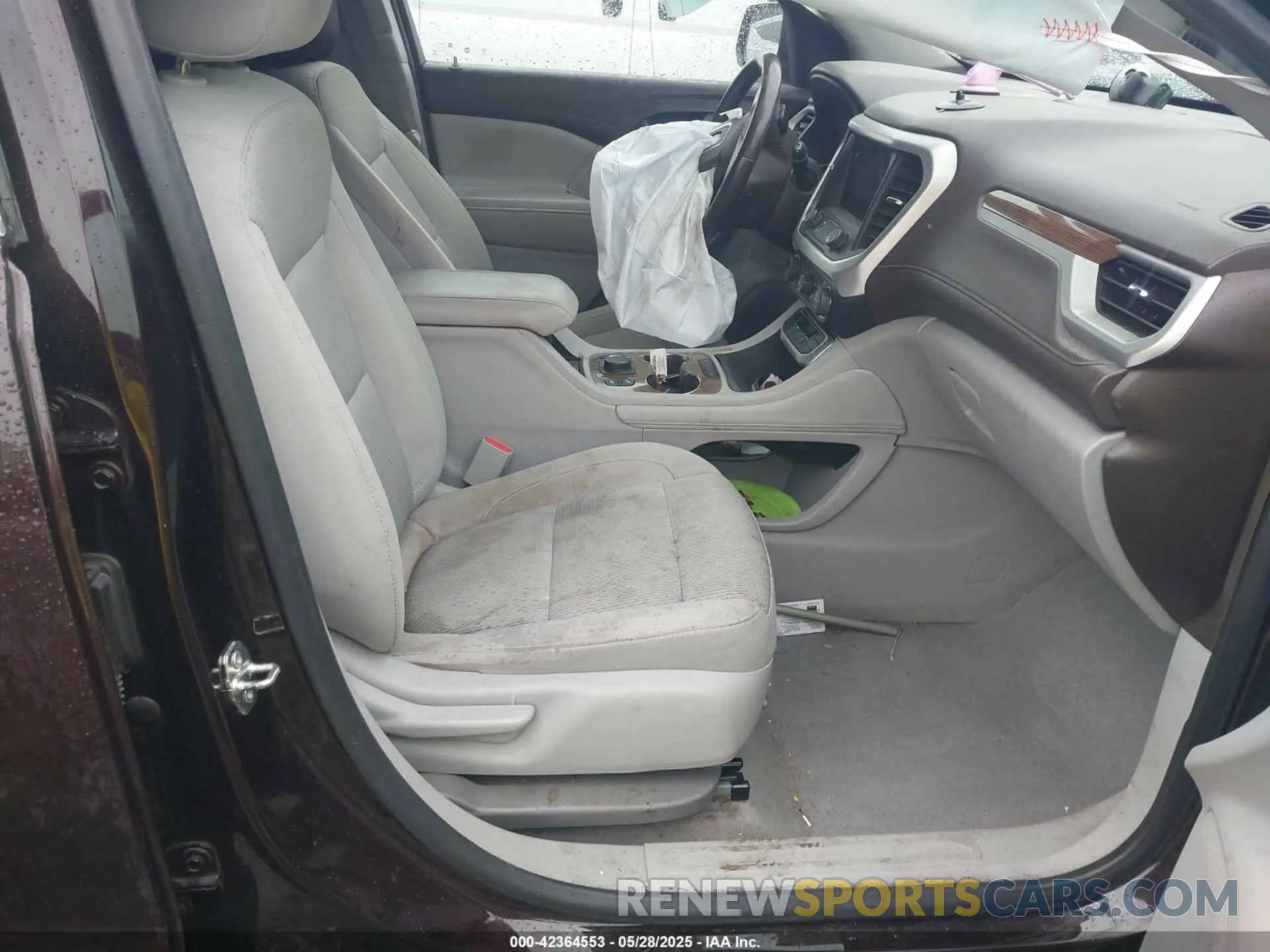 5 Photograph of a damaged car 1GKKNRLS0LZ238382 GMC ACADIA 2020