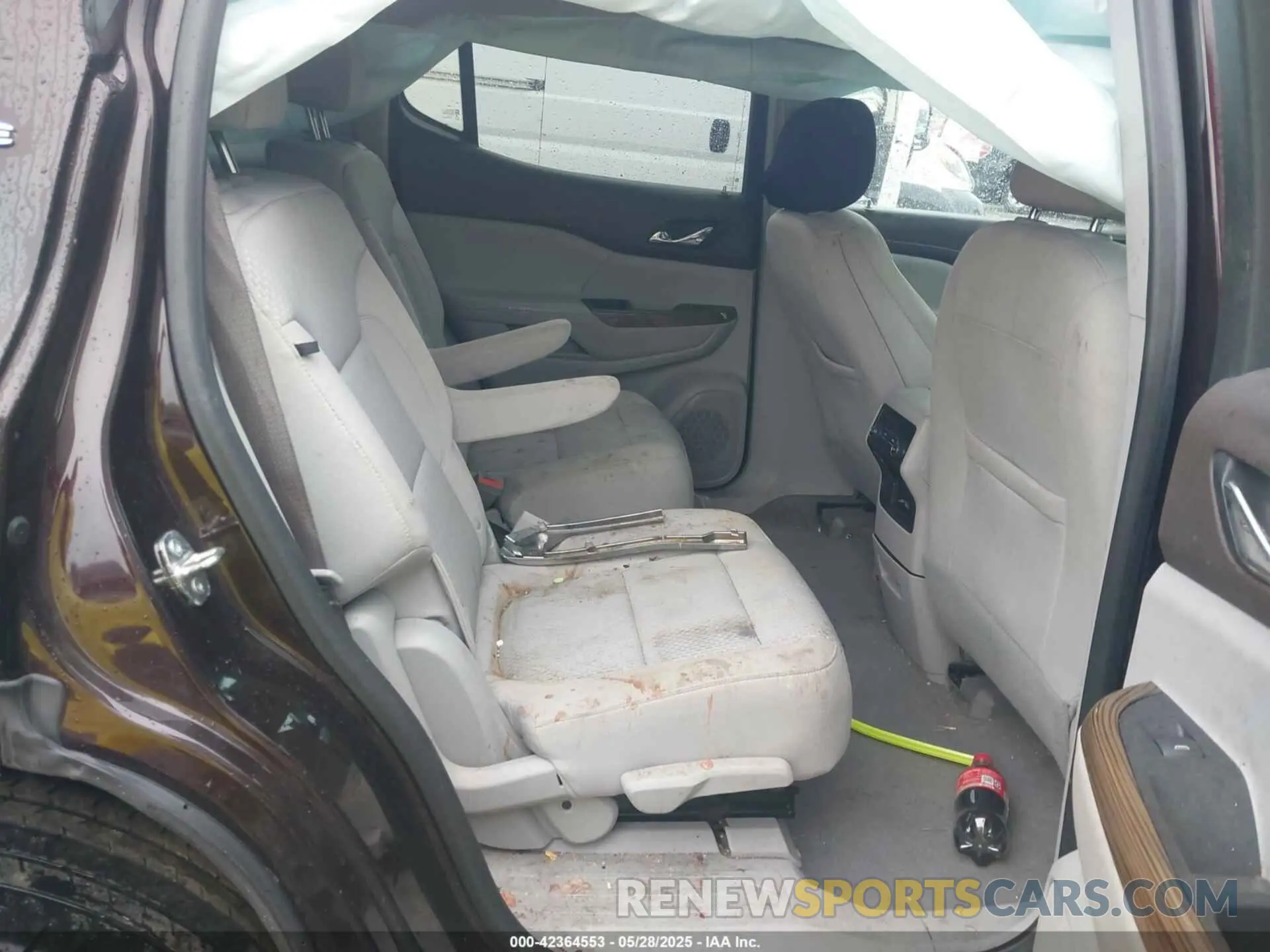 8 Photograph of a damaged car 1GKKNRLS0LZ238382 GMC ACADIA 2020