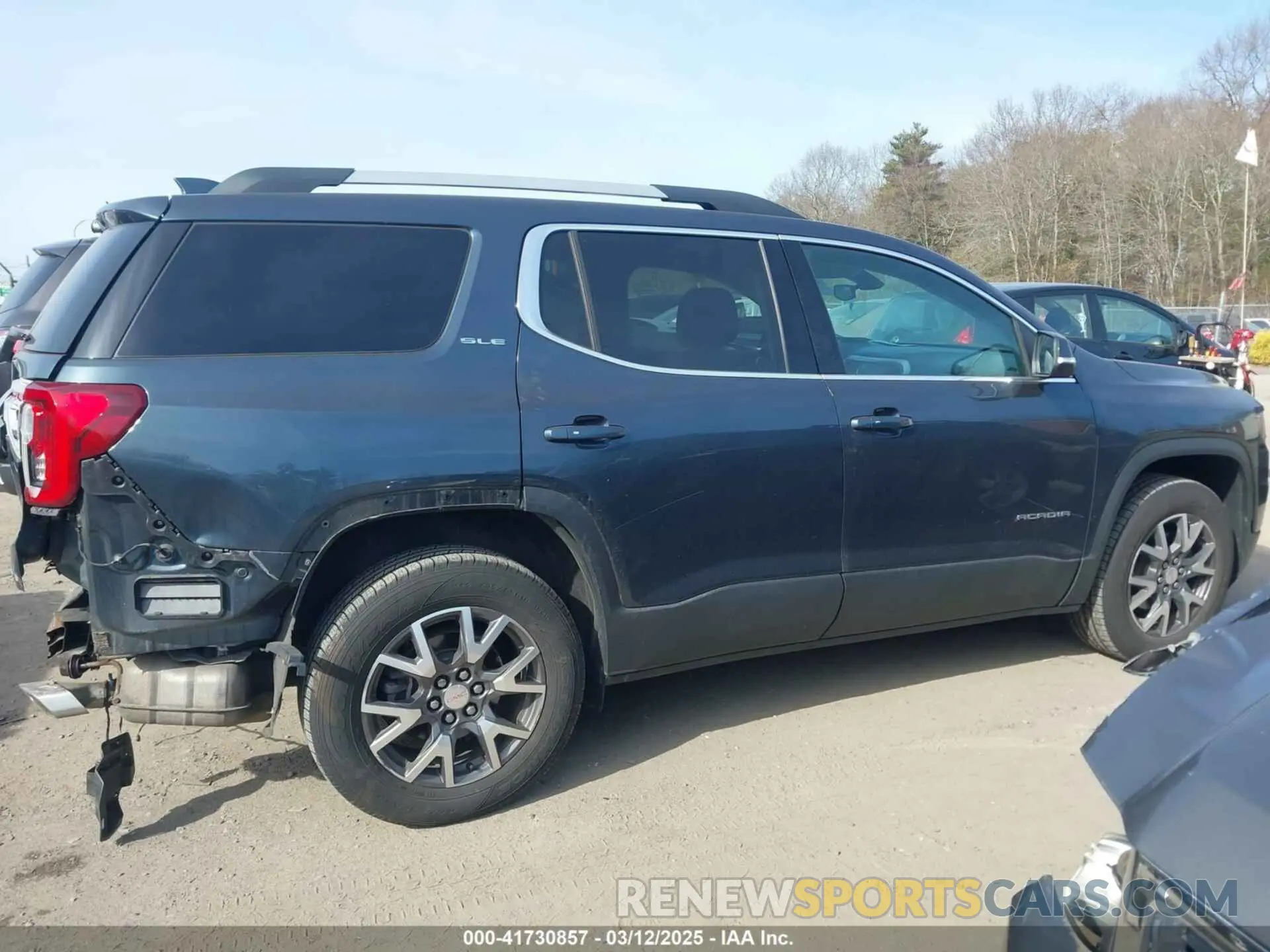 13 Photograph of a damaged car 1GKKNRLS1LZ224345 GMC ACADIA 2020