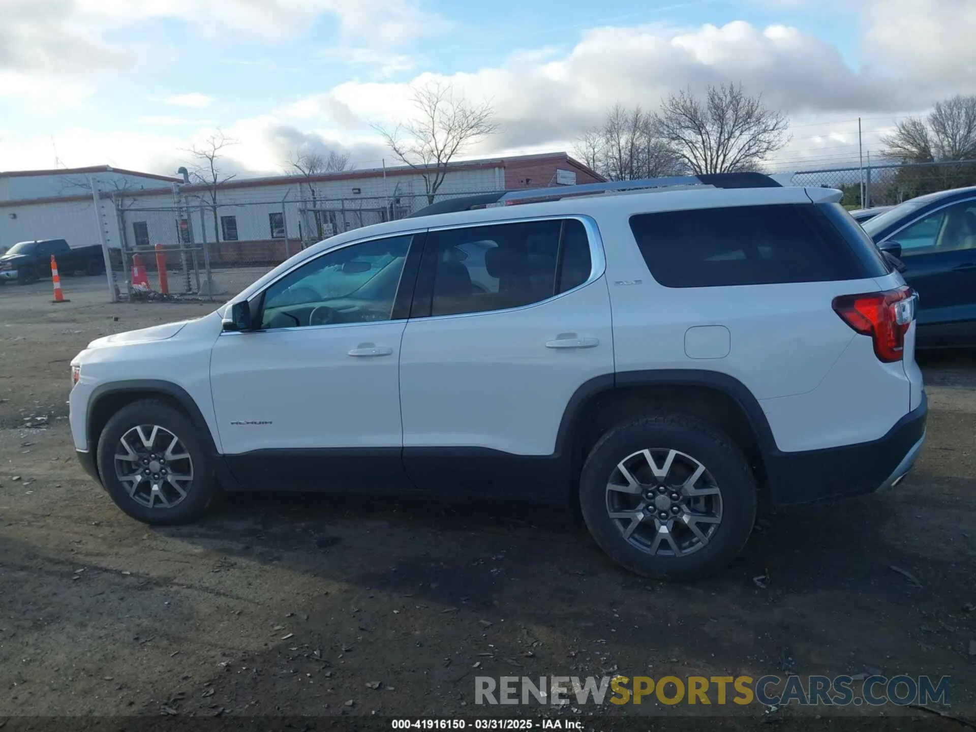 14 Photograph of a damaged car 1GKKNRLS3LZ218286 GMC ACADIA 2020