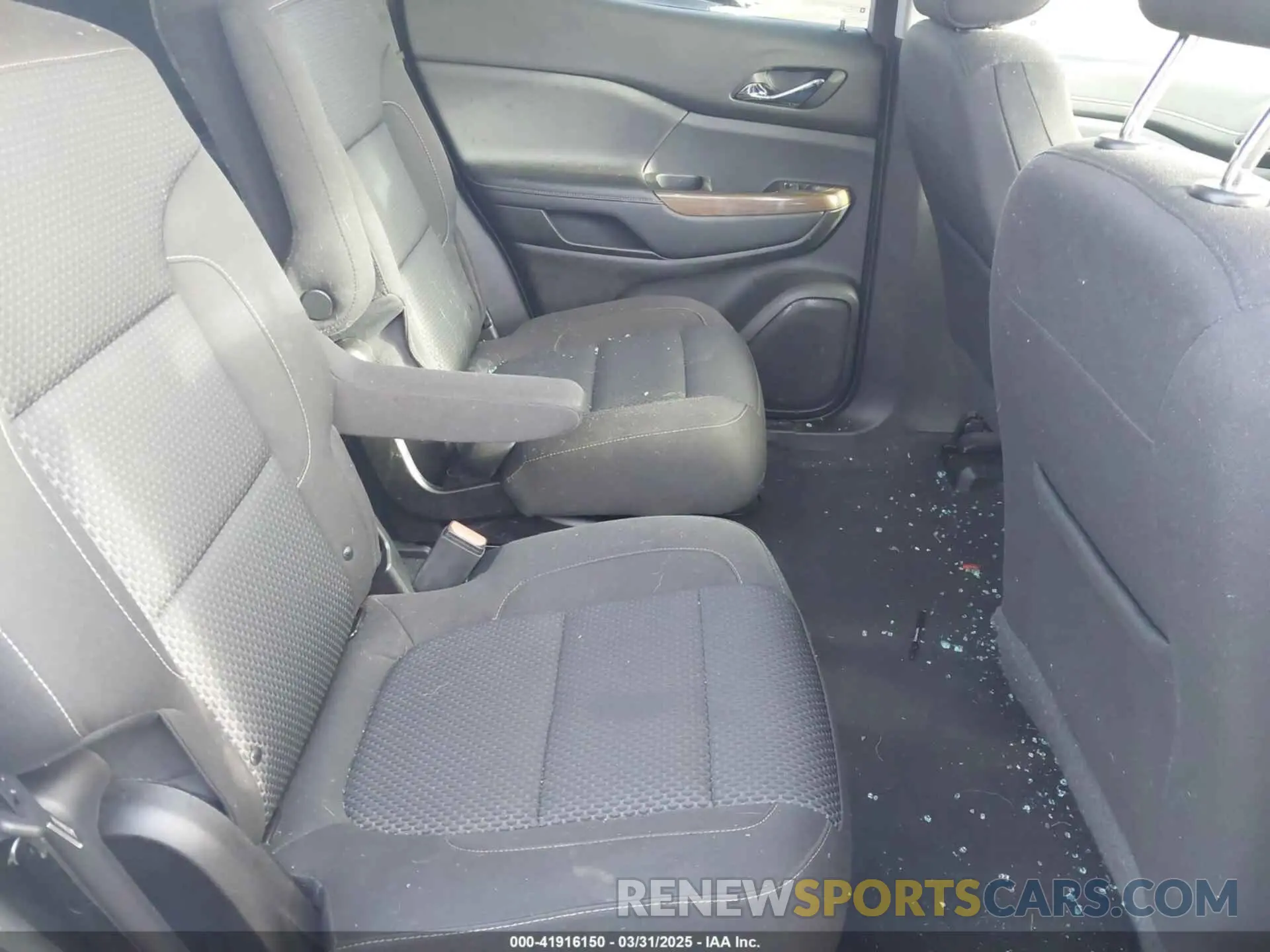 8 Photograph of a damaged car 1GKKNRLS3LZ218286 GMC ACADIA 2020