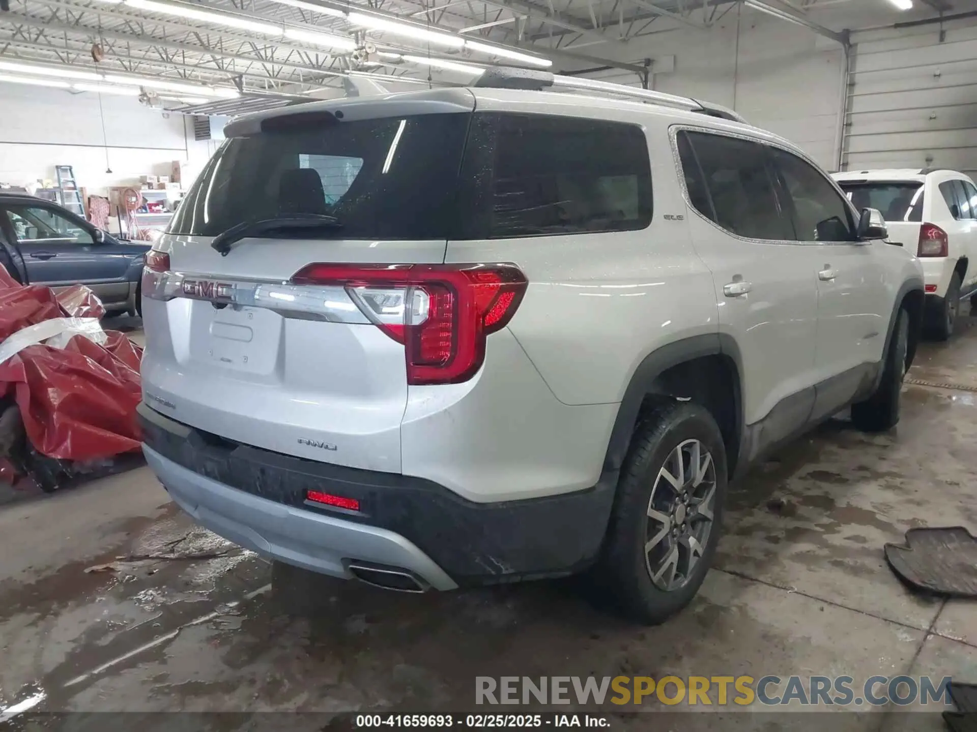 4 Photograph of a damaged car 1GKKNRLS6LZ168578 GMC ACADIA 2020