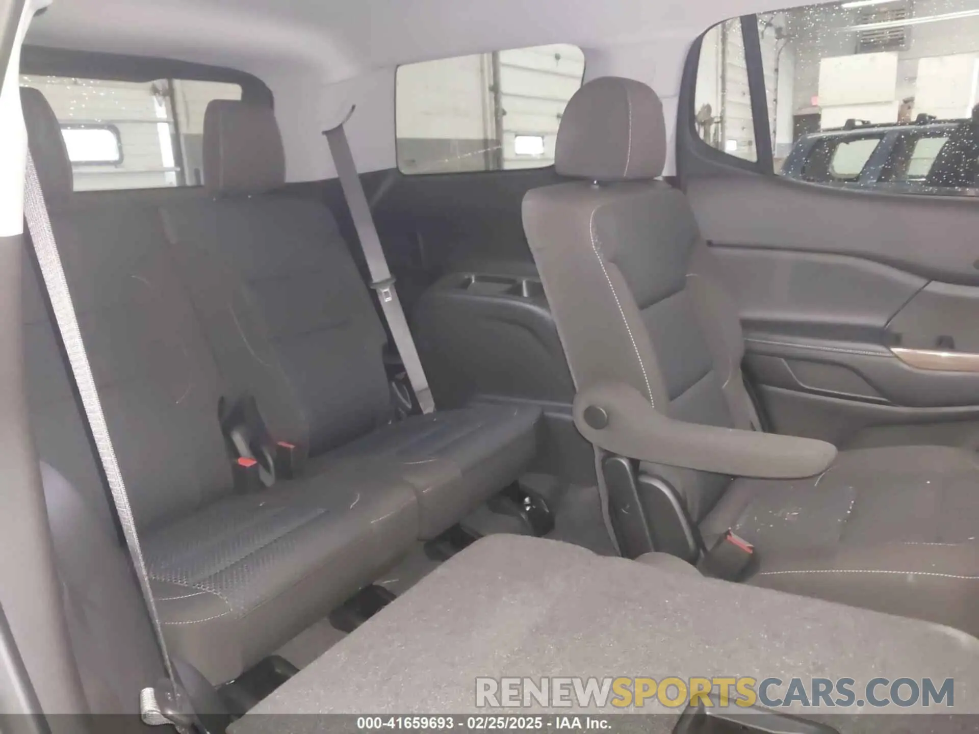 8 Photograph of a damaged car 1GKKNRLS6LZ168578 GMC ACADIA 2020