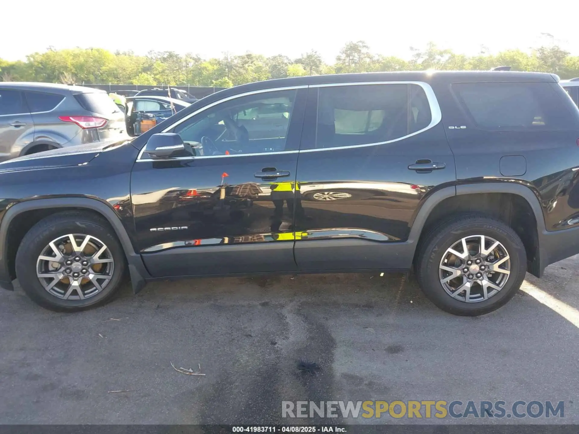 14 Photograph of a damaged car 1GKKNRLS7LZ191772 GMC ACADIA 2020