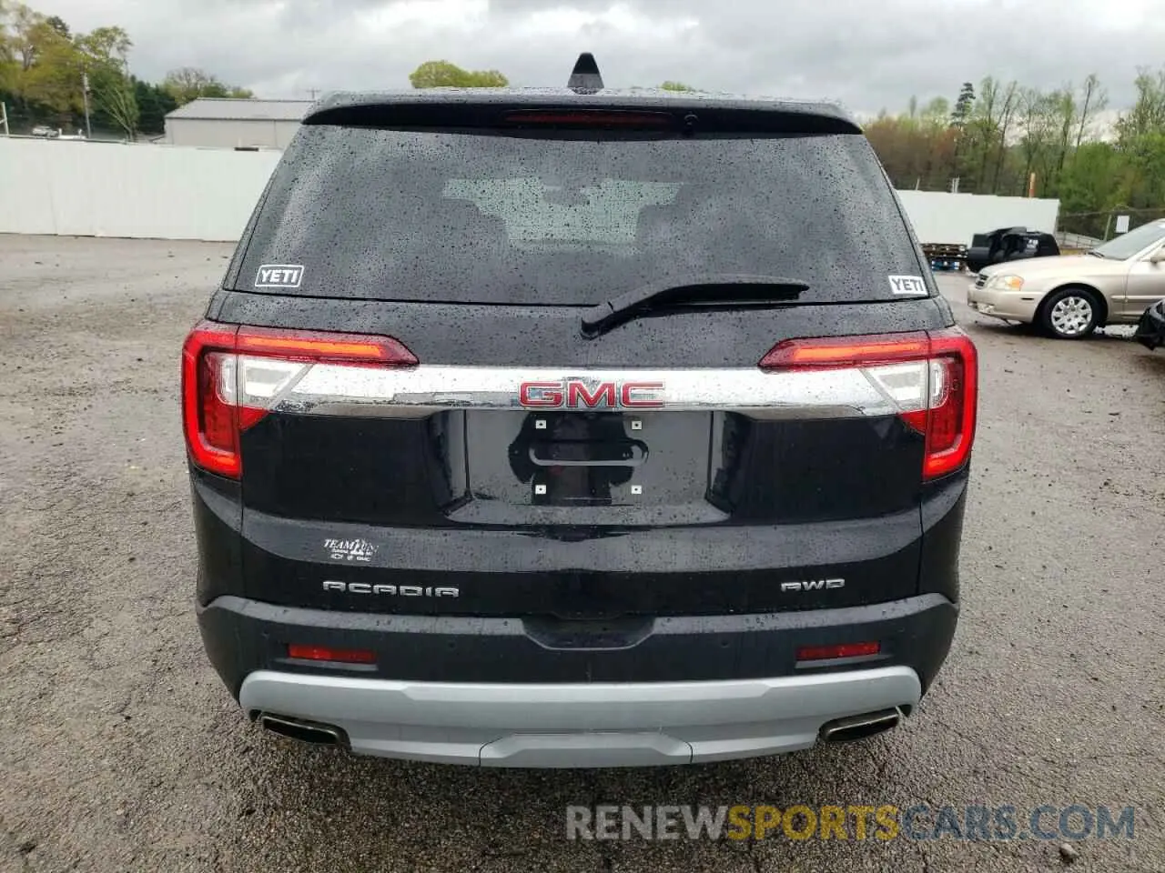 6 Photograph of a damaged car 1GKKNRLS7LZ240632 GMC ACADIA 2020