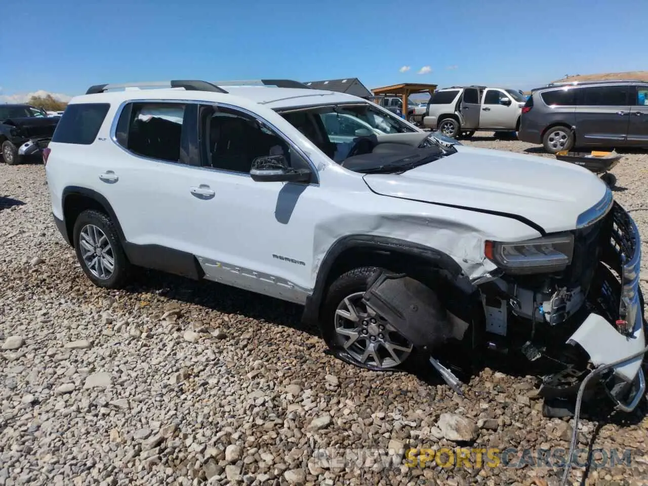 4 Photograph of a damaged car 1GKKNUL41LZ196423 GMC ACADIA 2020