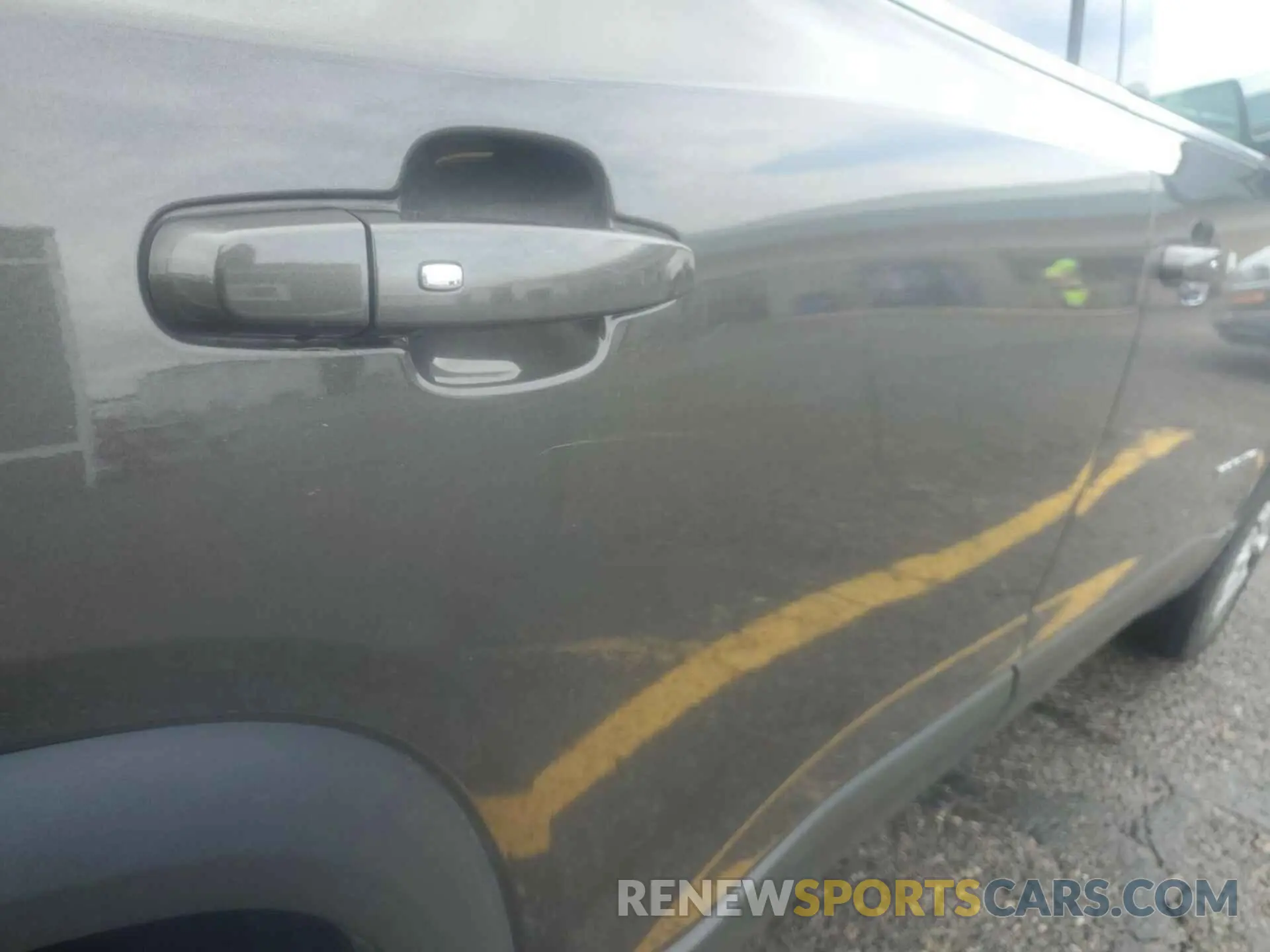 1 Photograph of a damaged car 1GKKNUL44LZ162380 GMC ACADIA 2020