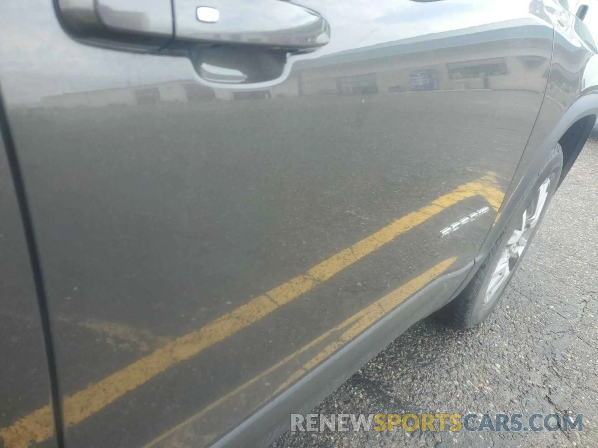 12 Photograph of a damaged car 1GKKNUL44LZ162380 GMC ACADIA 2020