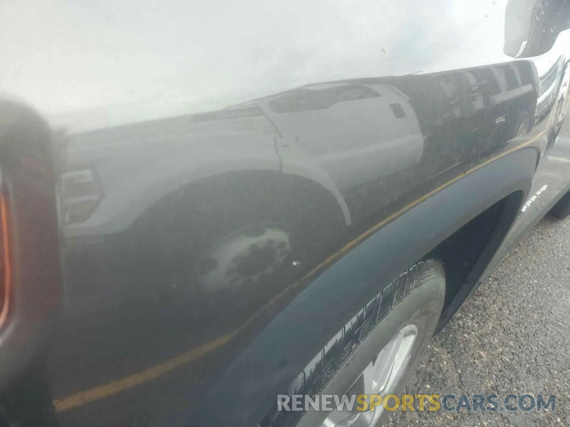 17 Photograph of a damaged car 1GKKNUL44LZ162380 GMC ACADIA 2020