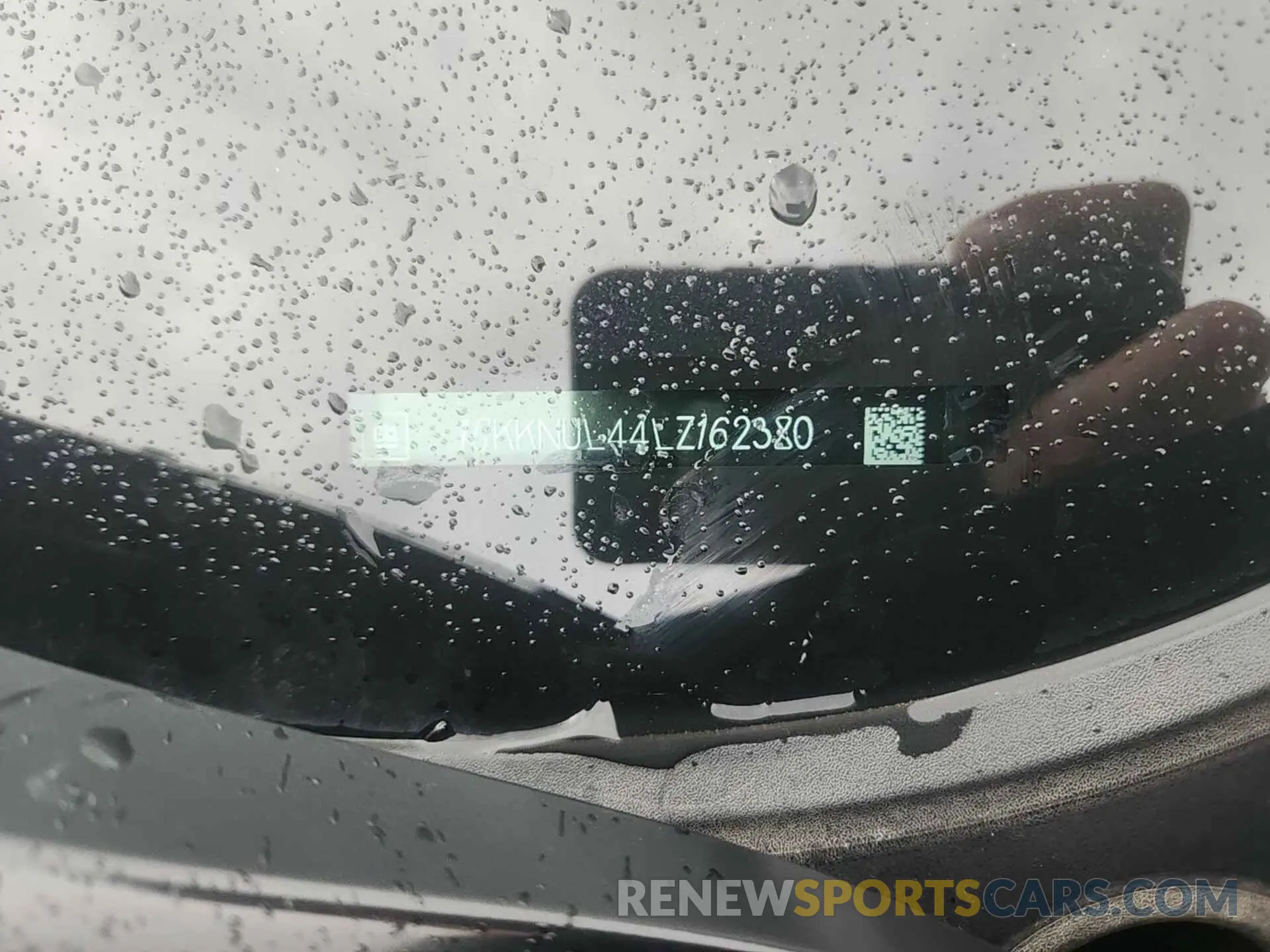 18 Photograph of a damaged car 1GKKNUL44LZ162380 GMC ACADIA 2020