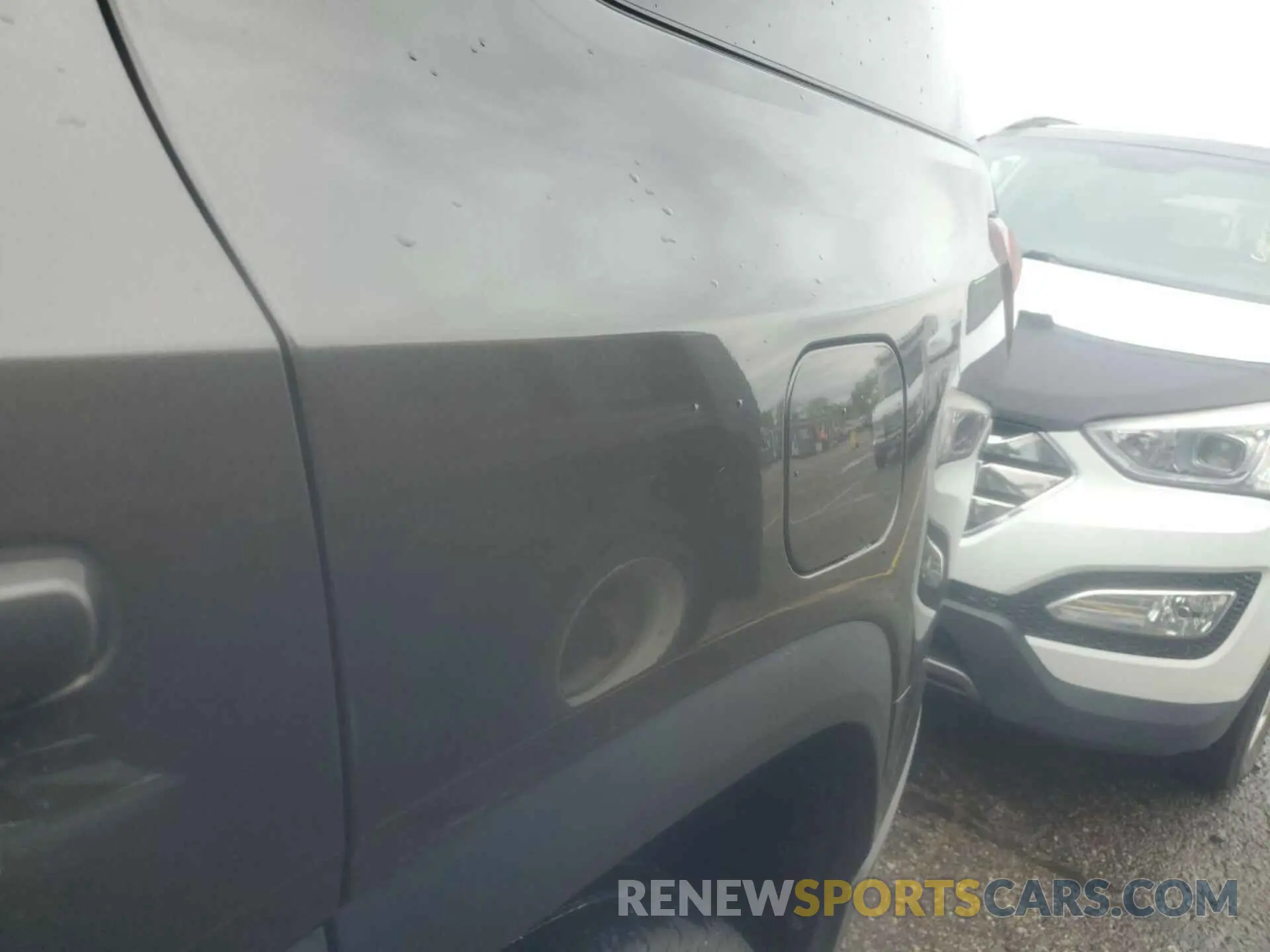 19 Photograph of a damaged car 1GKKNUL44LZ162380 GMC ACADIA 2020