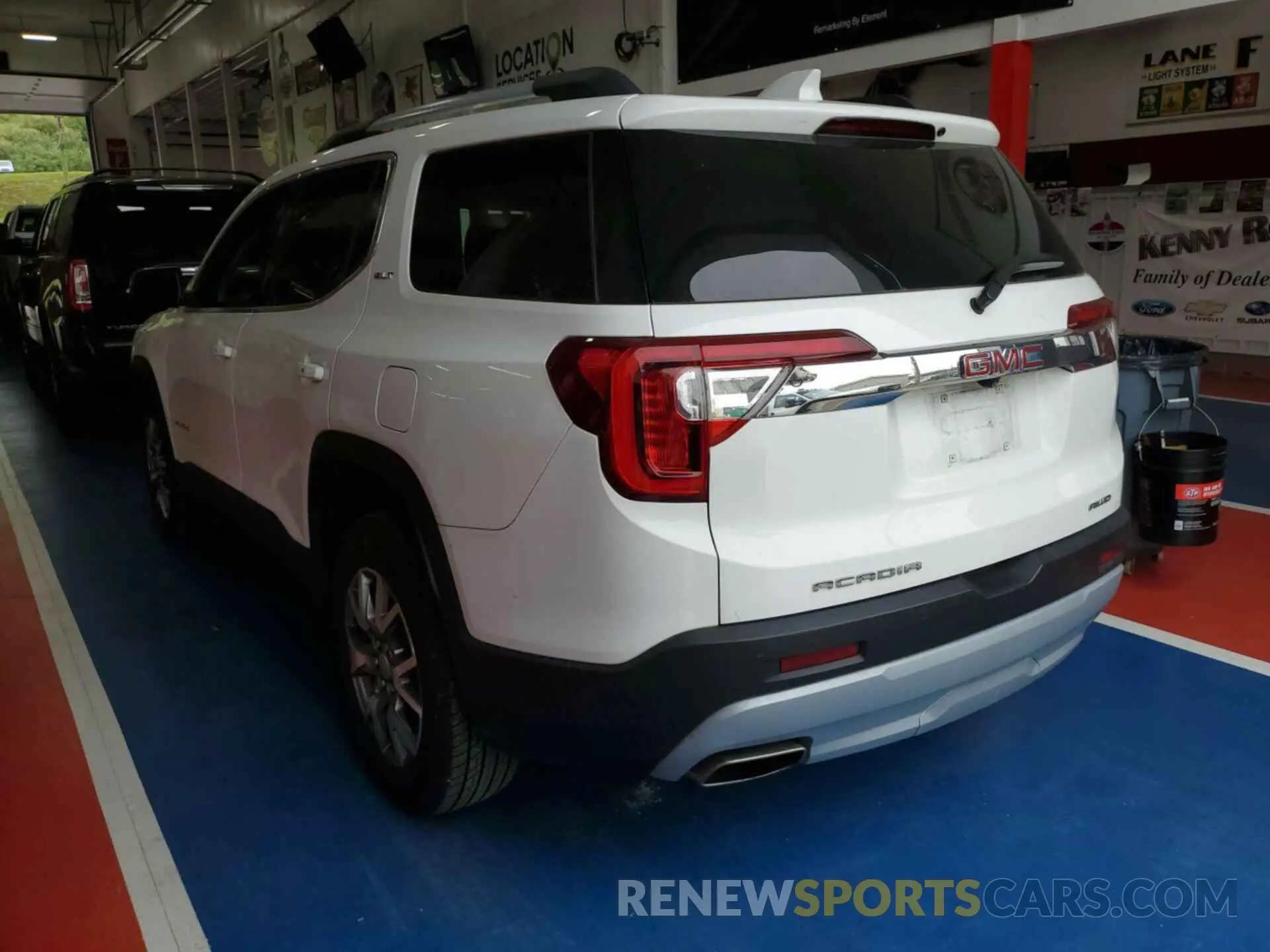 1 Photograph of a damaged car 1GKKNUL46LZ226628 GMC ACADIA 2020