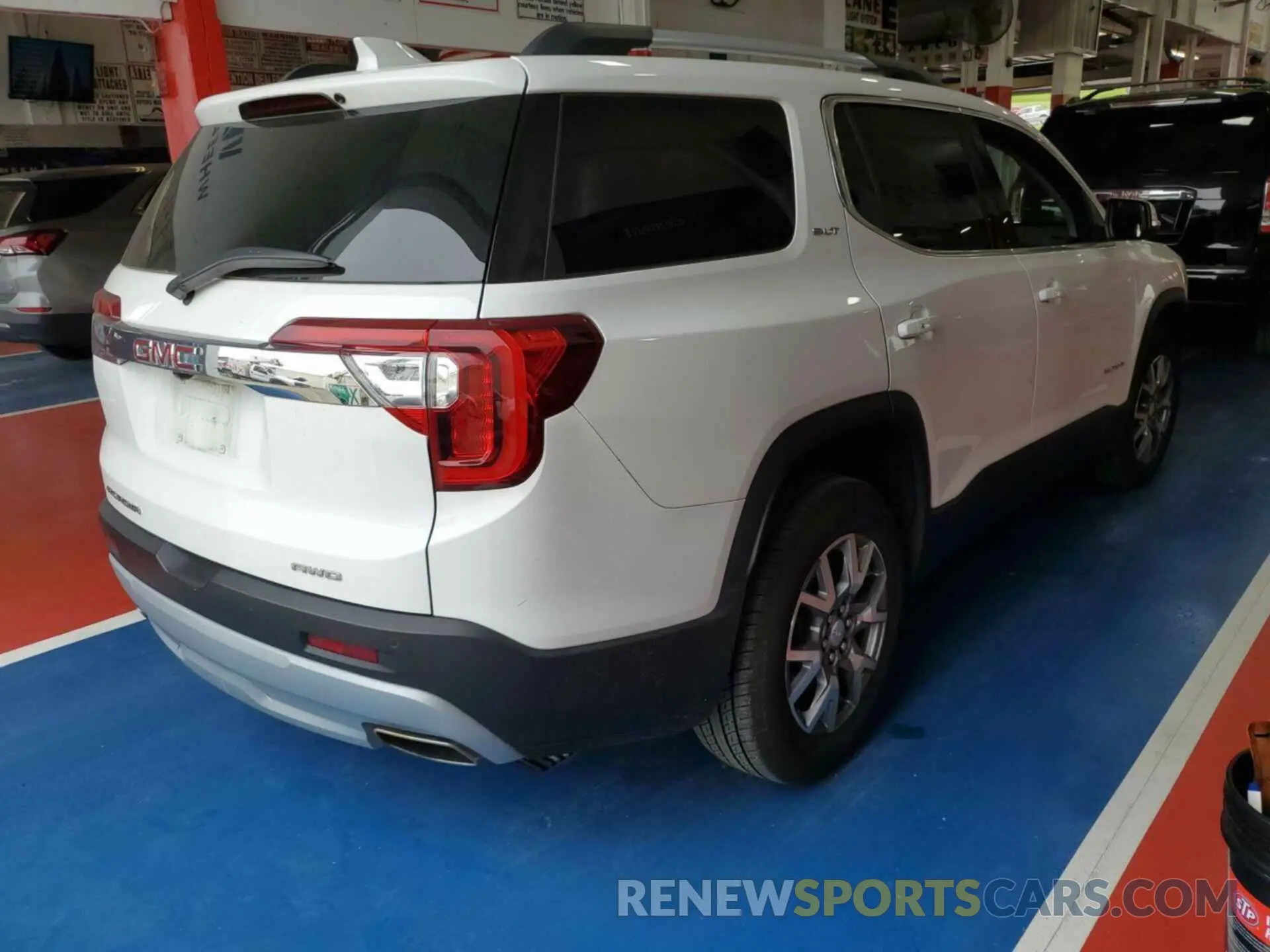 10 Photograph of a damaged car 1GKKNUL46LZ226628 GMC ACADIA 2020