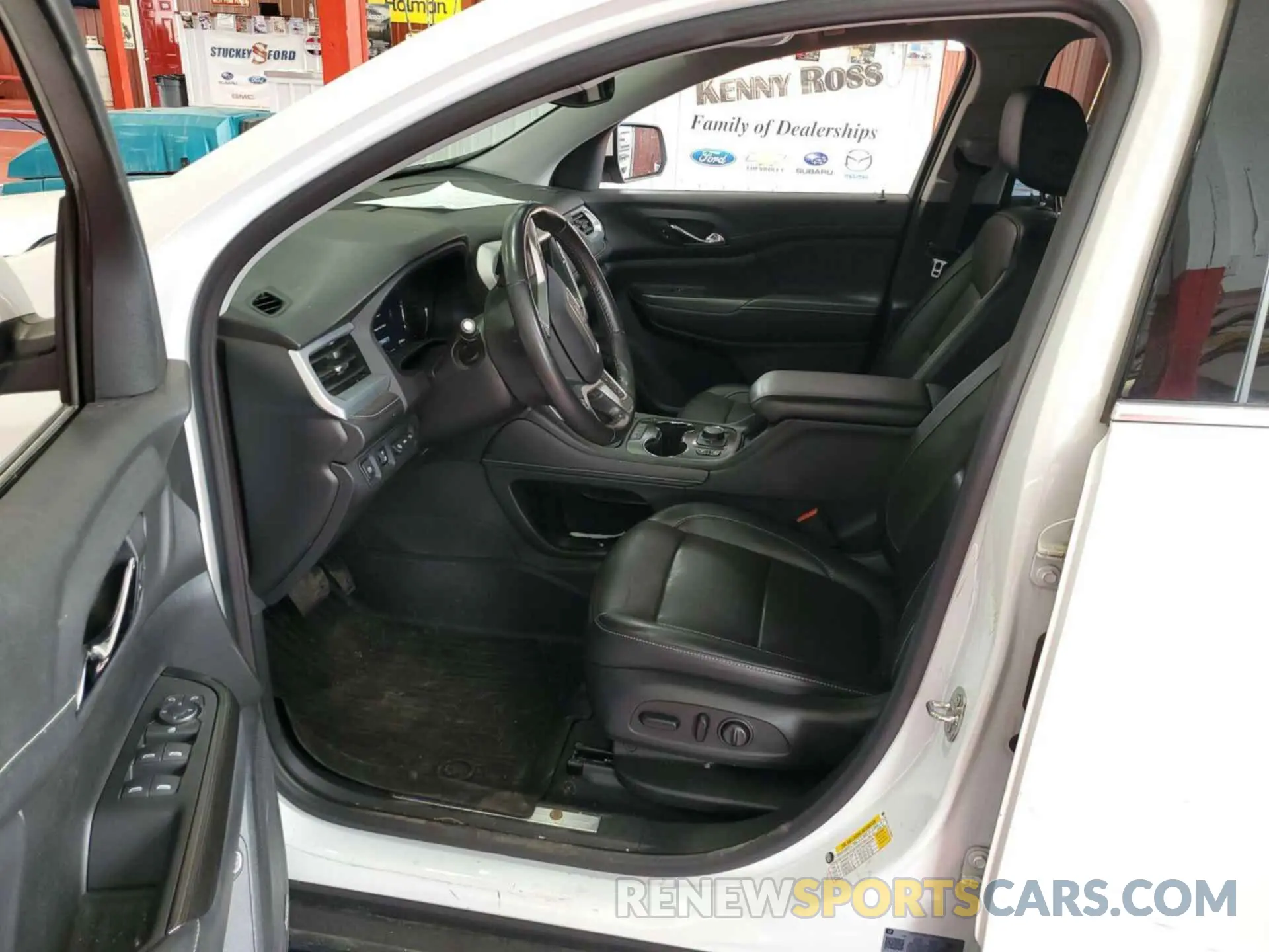11 Photograph of a damaged car 1GKKNUL46LZ226628 GMC ACADIA 2020