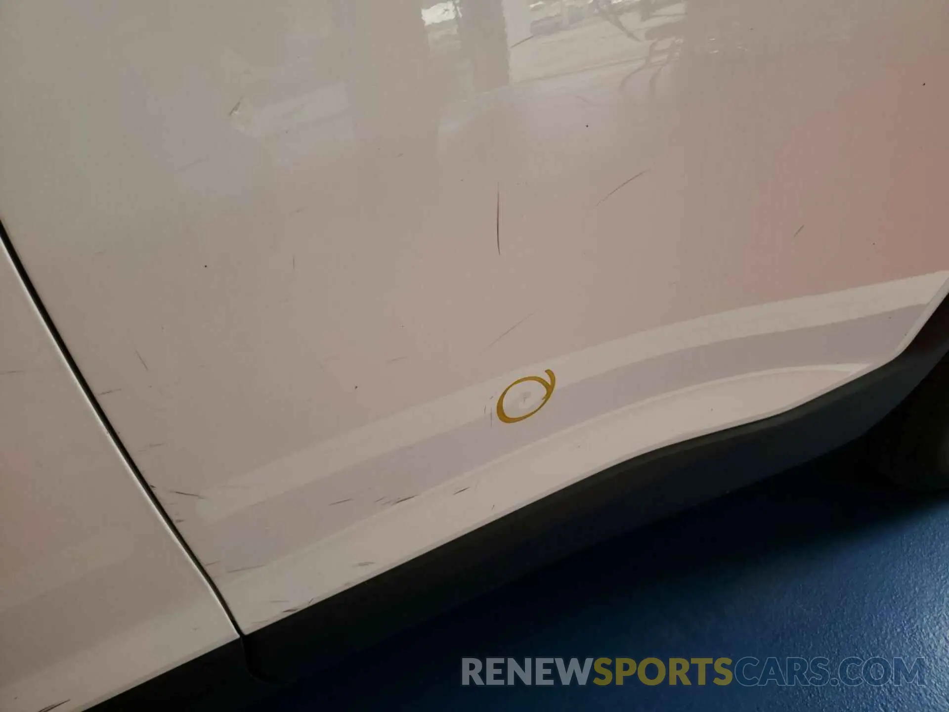 17 Photograph of a damaged car 1GKKNUL46LZ226628 GMC ACADIA 2020