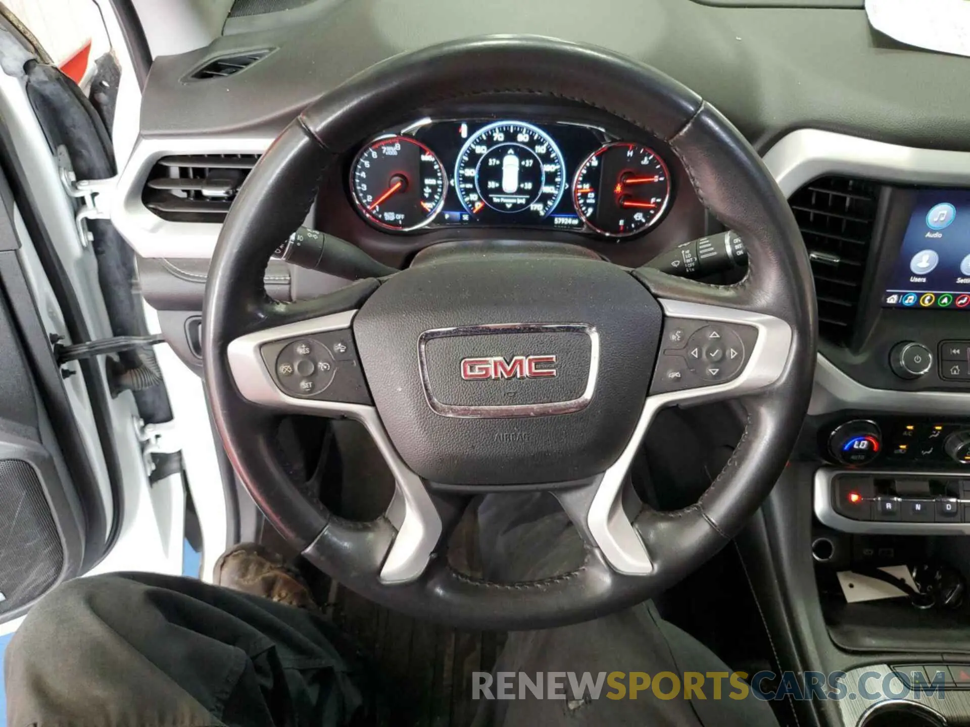 3 Photograph of a damaged car 1GKKNUL46LZ226628 GMC ACADIA 2020