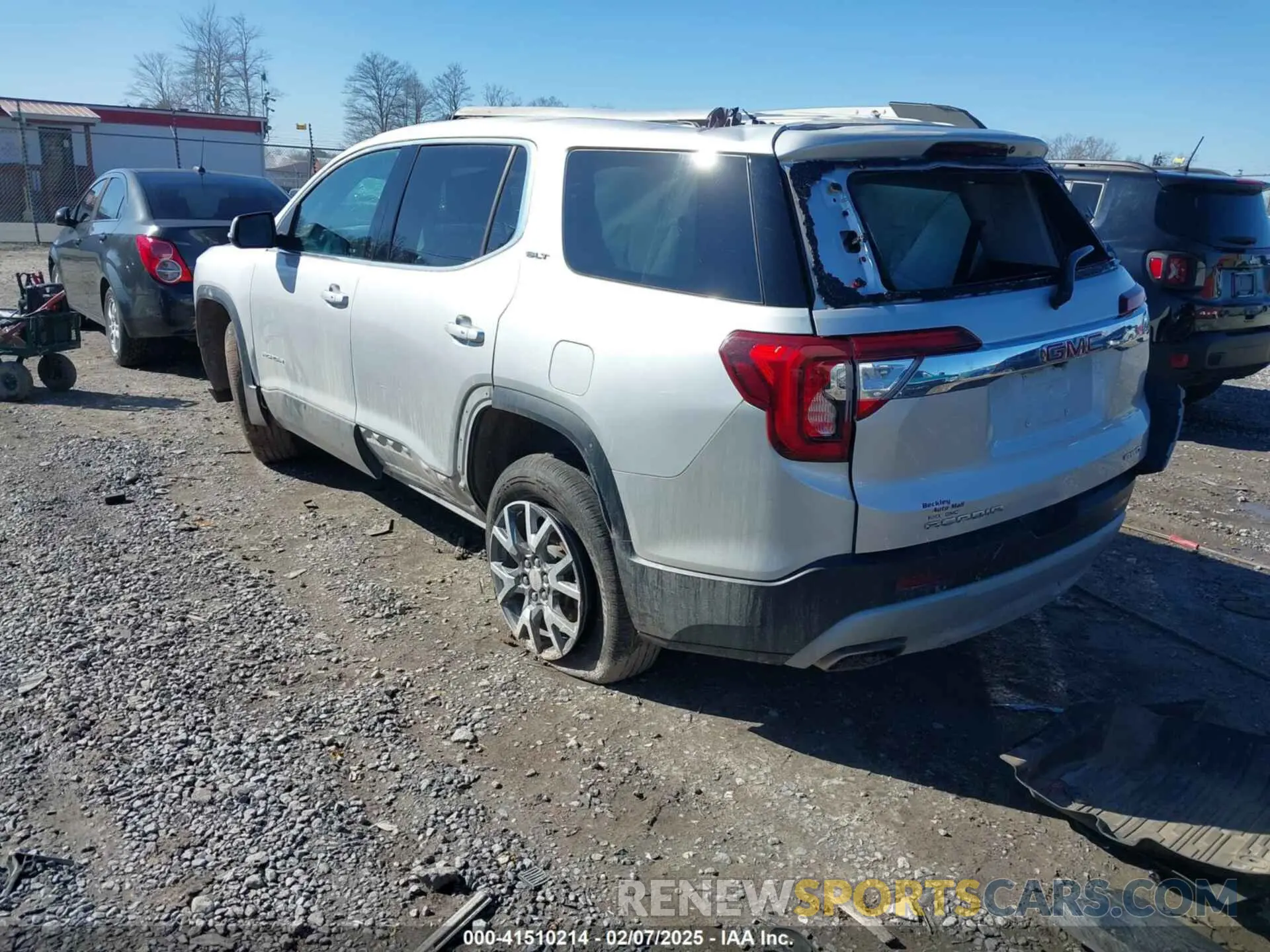 3 Photograph of a damaged car 1GKKNUL48LZ194863 GMC ACADIA 2020