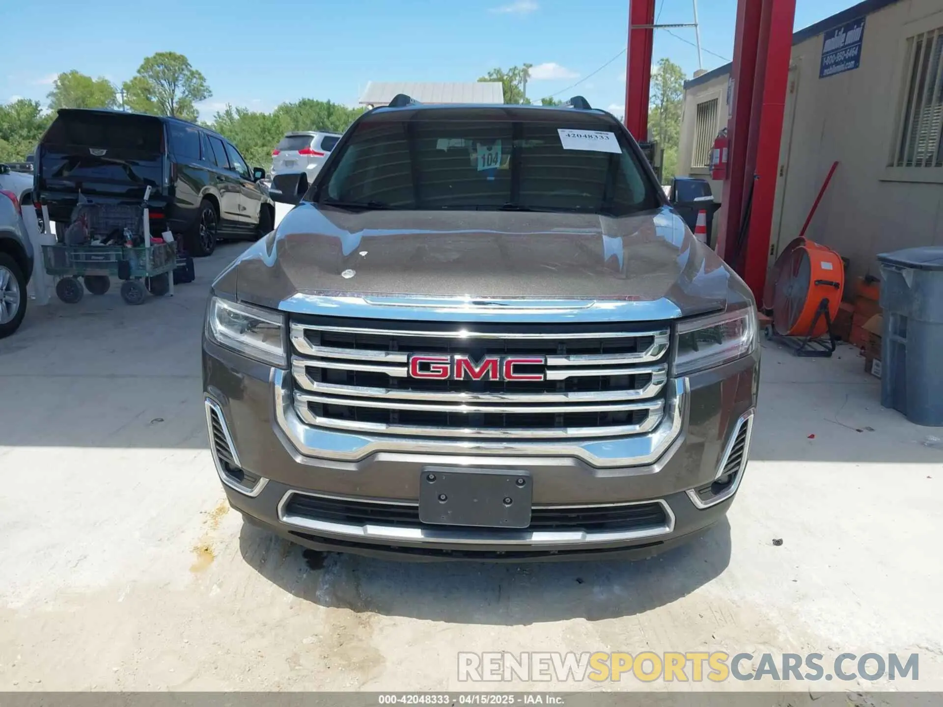 12 Photograph of a damaged car 1GKKNULS1LZ106637 GMC ACADIA 2020