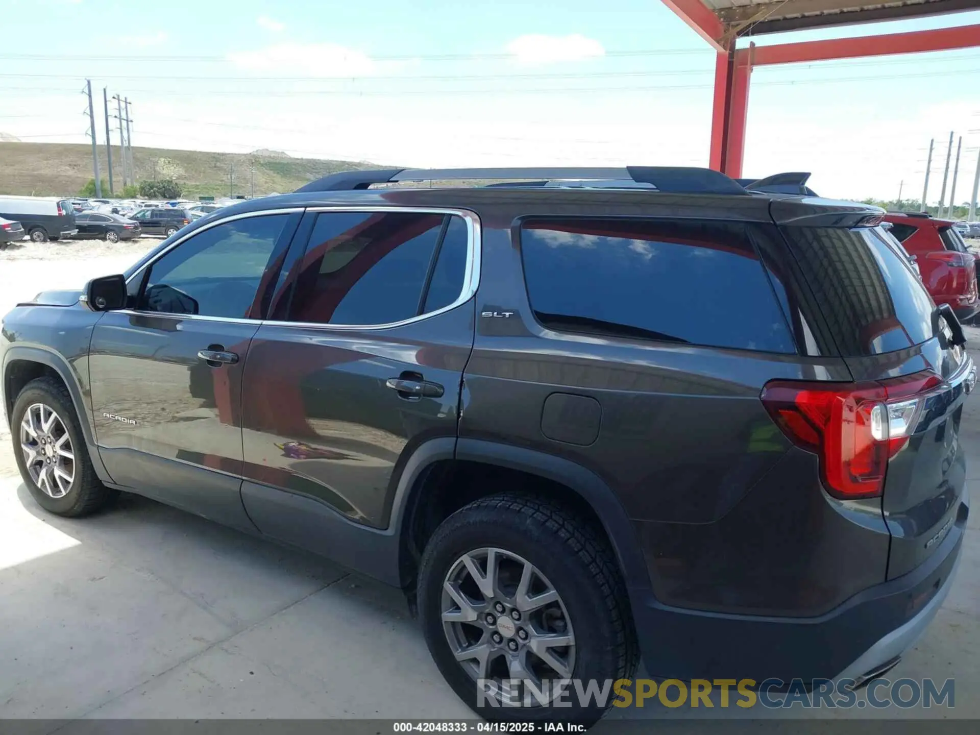 14 Photograph of a damaged car 1GKKNULS1LZ106637 GMC ACADIA 2020