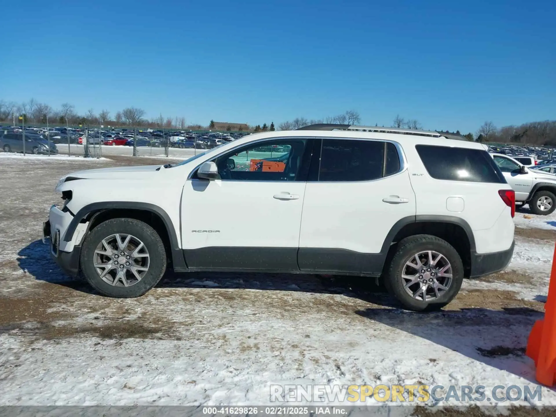 15 Photograph of a damaged car 1GKKNULS1LZ147754 GMC ACADIA 2020