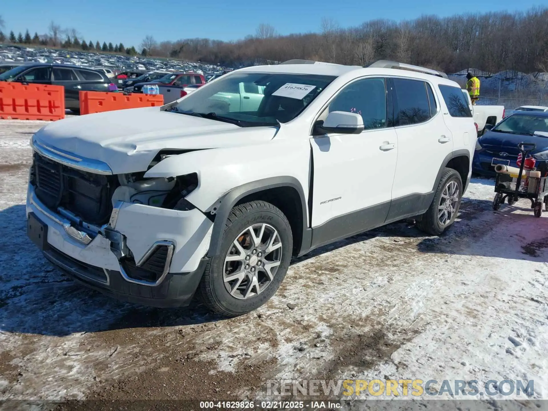2 Photograph of a damaged car 1GKKNULS1LZ147754 GMC ACADIA 2020