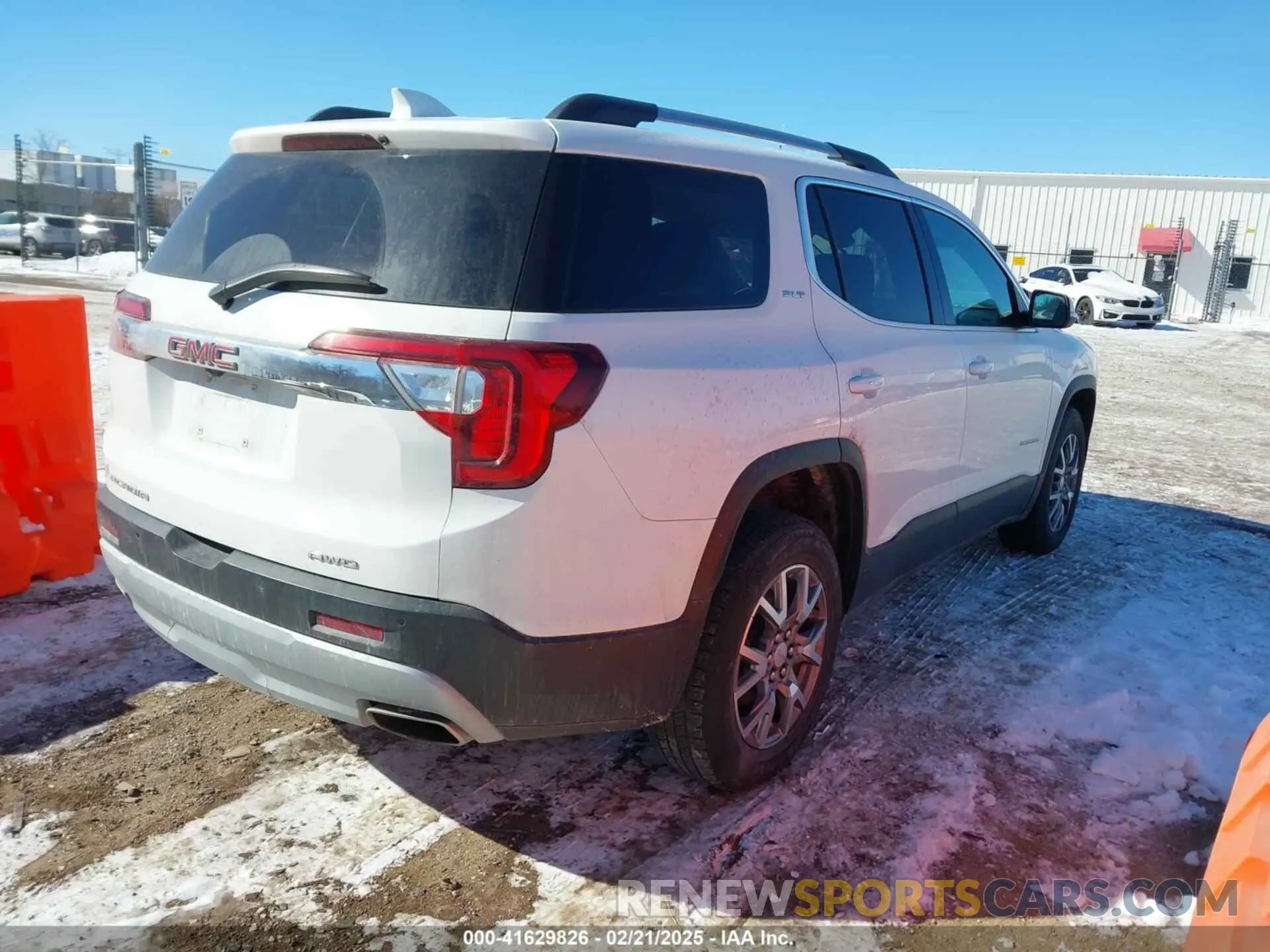 4 Photograph of a damaged car 1GKKNULS1LZ147754 GMC ACADIA 2020