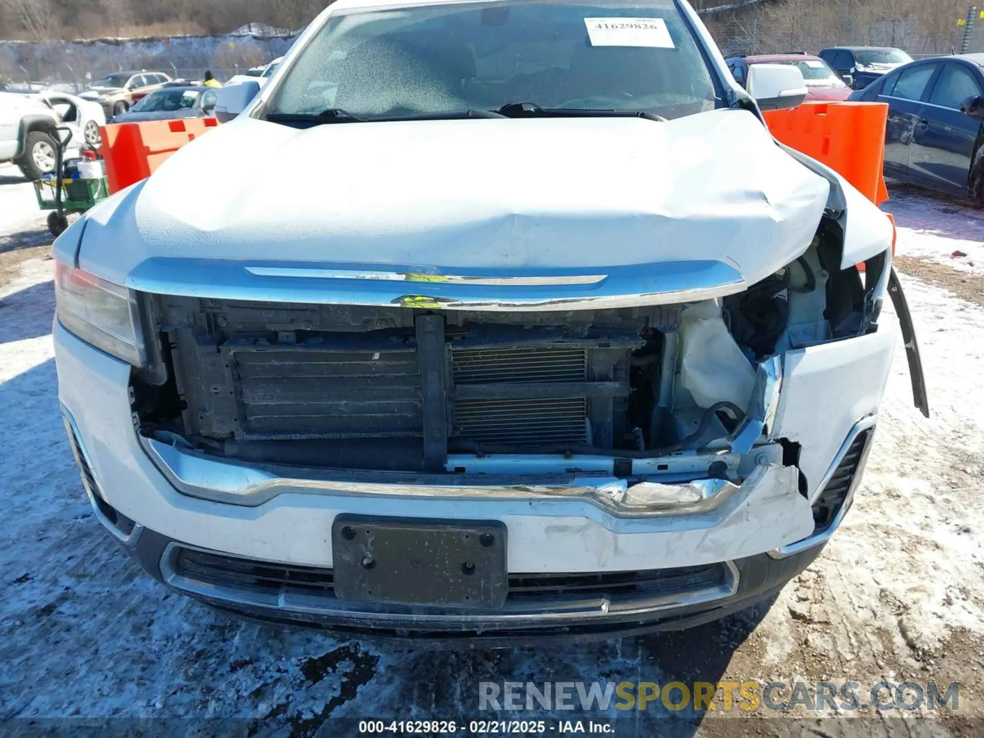 6 Photograph of a damaged car 1GKKNULS1LZ147754 GMC ACADIA 2020