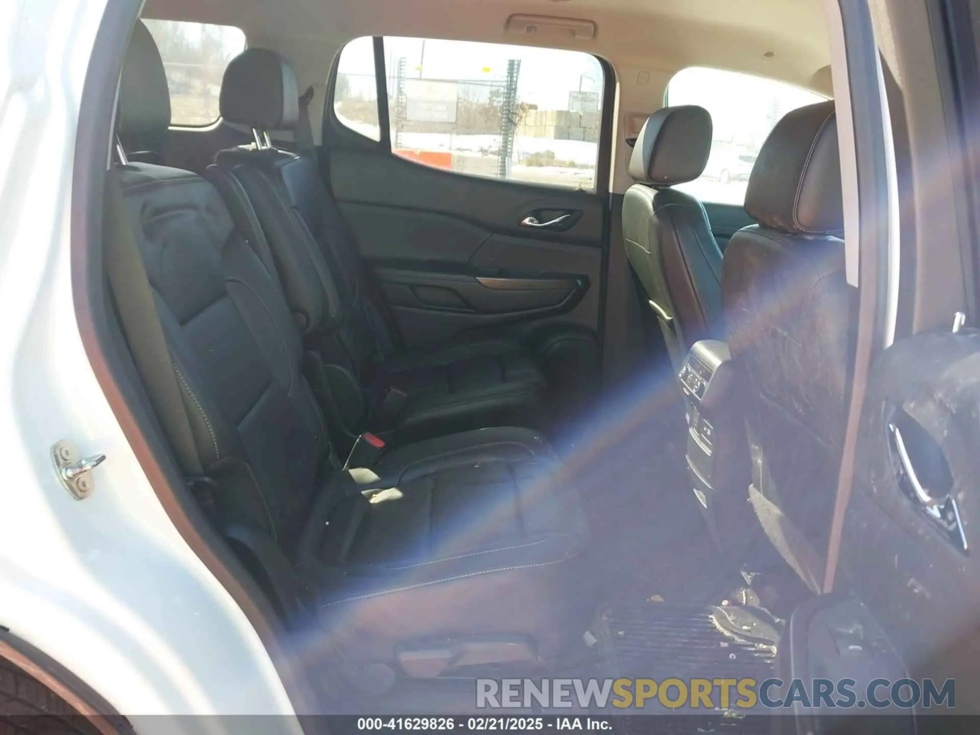 8 Photograph of a damaged car 1GKKNULS1LZ147754 GMC ACADIA 2020